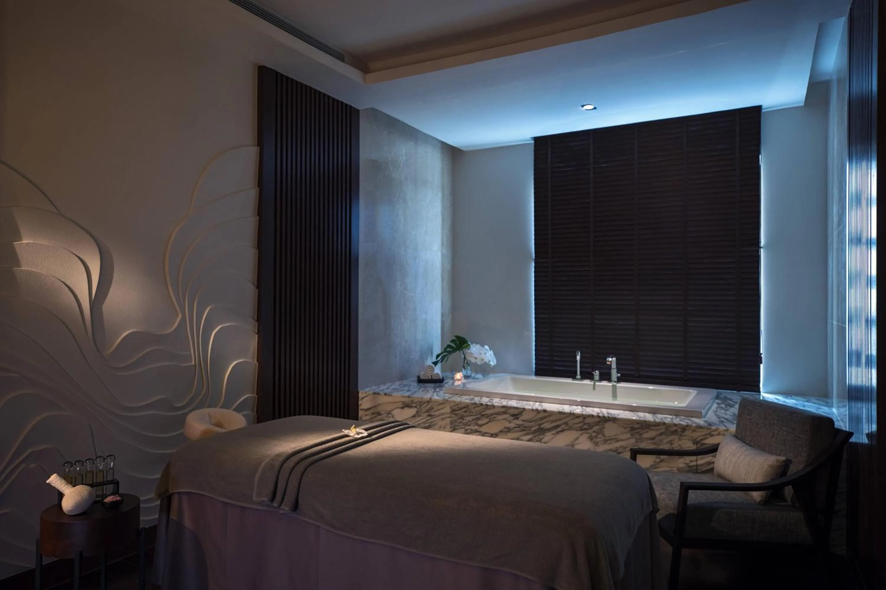 Spa and wellness centre/facilities, Bed in Renaissance Pattaya Resort & Spa