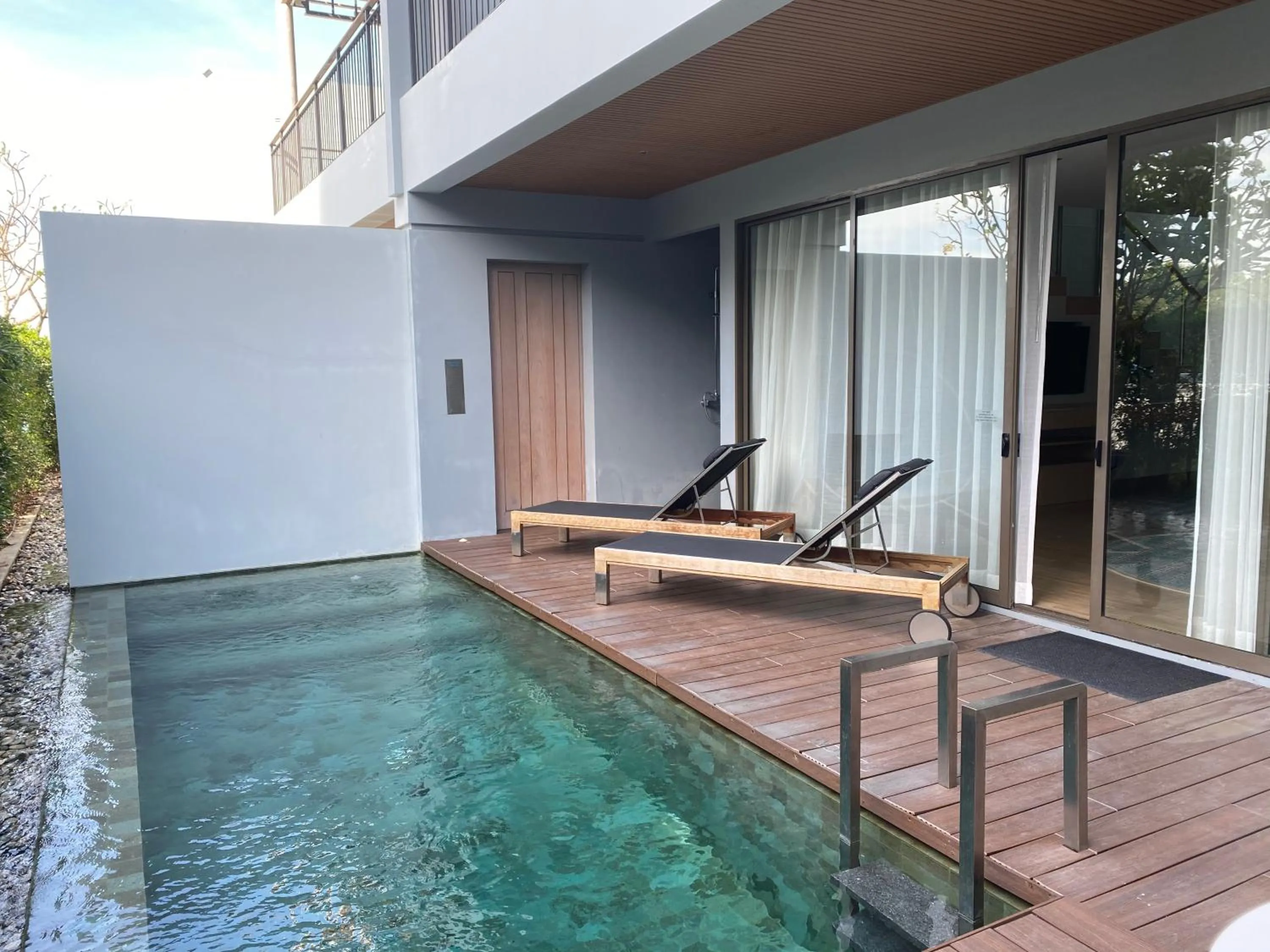 Swimming pool in Renaissance Pattaya Resort & Spa