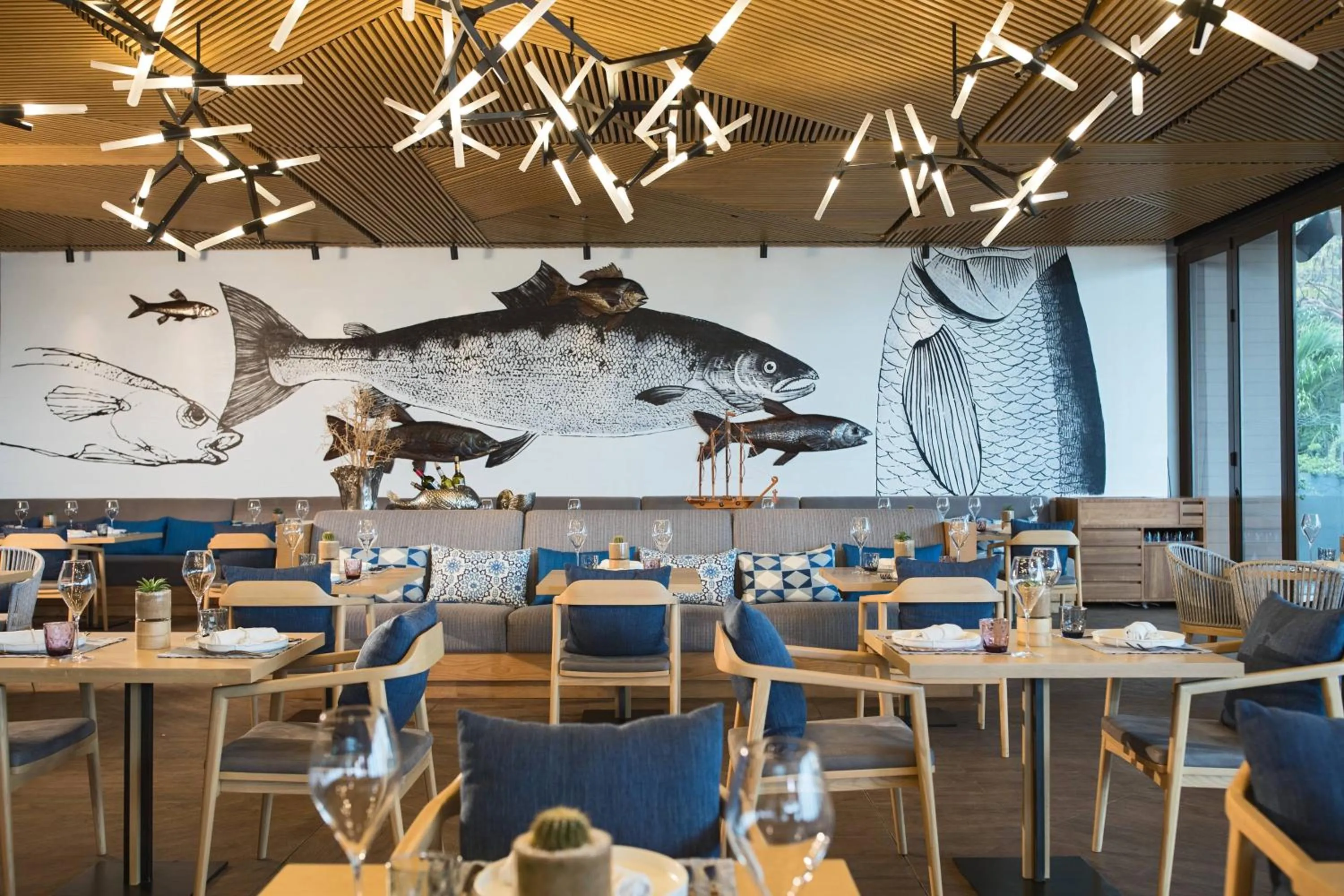 Lounge or bar in Renaissance Pattaya Resort & Spa