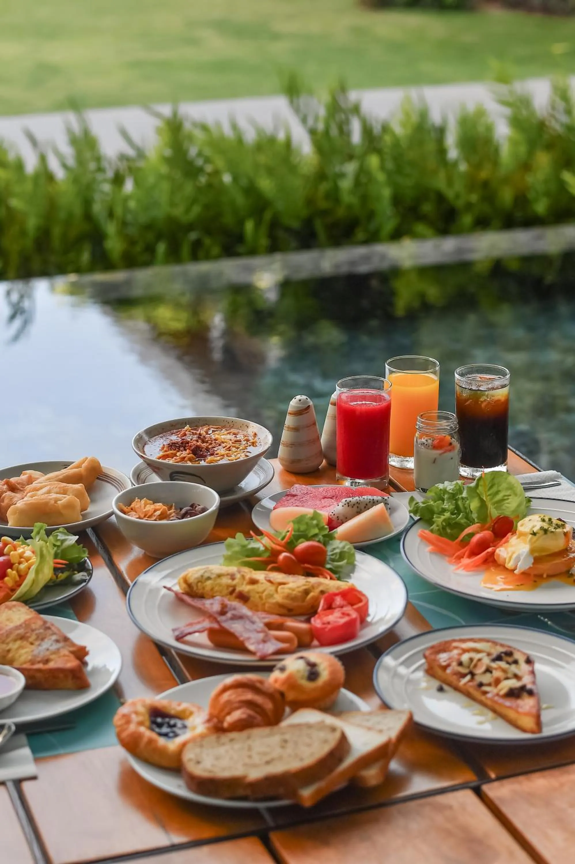 Seating area in Renaissance Pattaya Resort & Spa