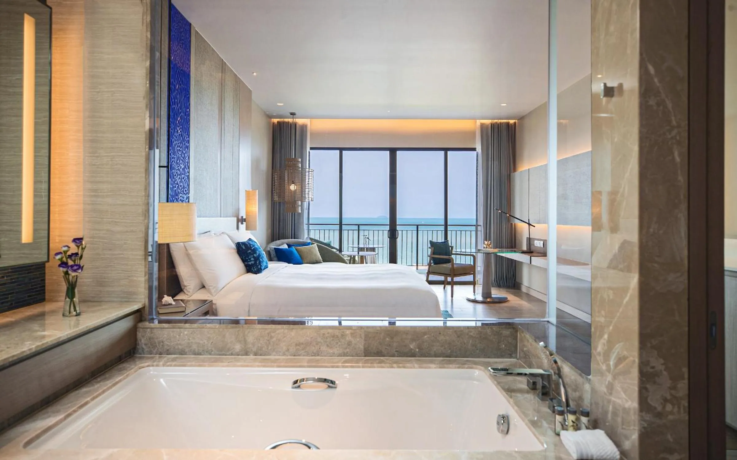 Toilet, Bed in Renaissance Pattaya Resort & Spa