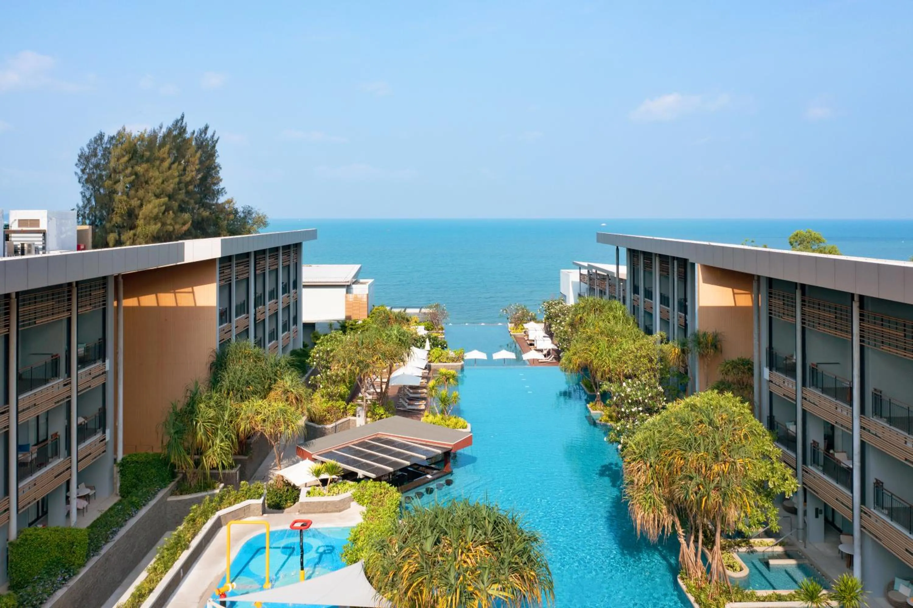 Property building in Renaissance Pattaya Resort & Spa