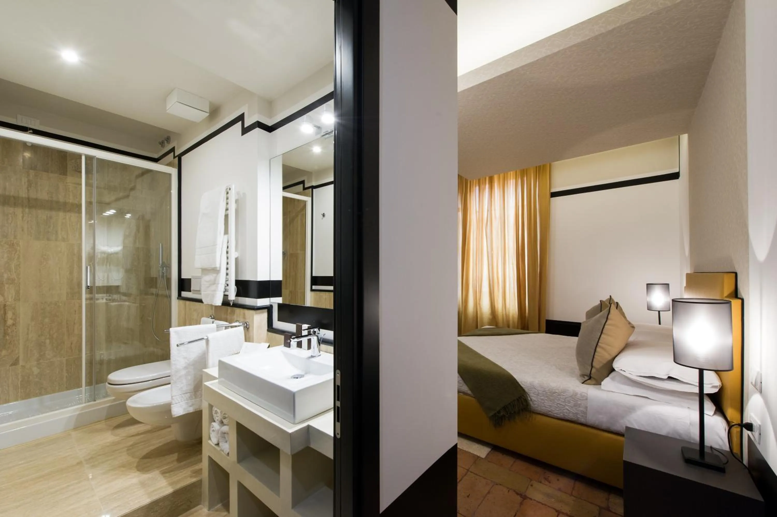 Bathroom, Bed in Relais Santa Maria Maggiore