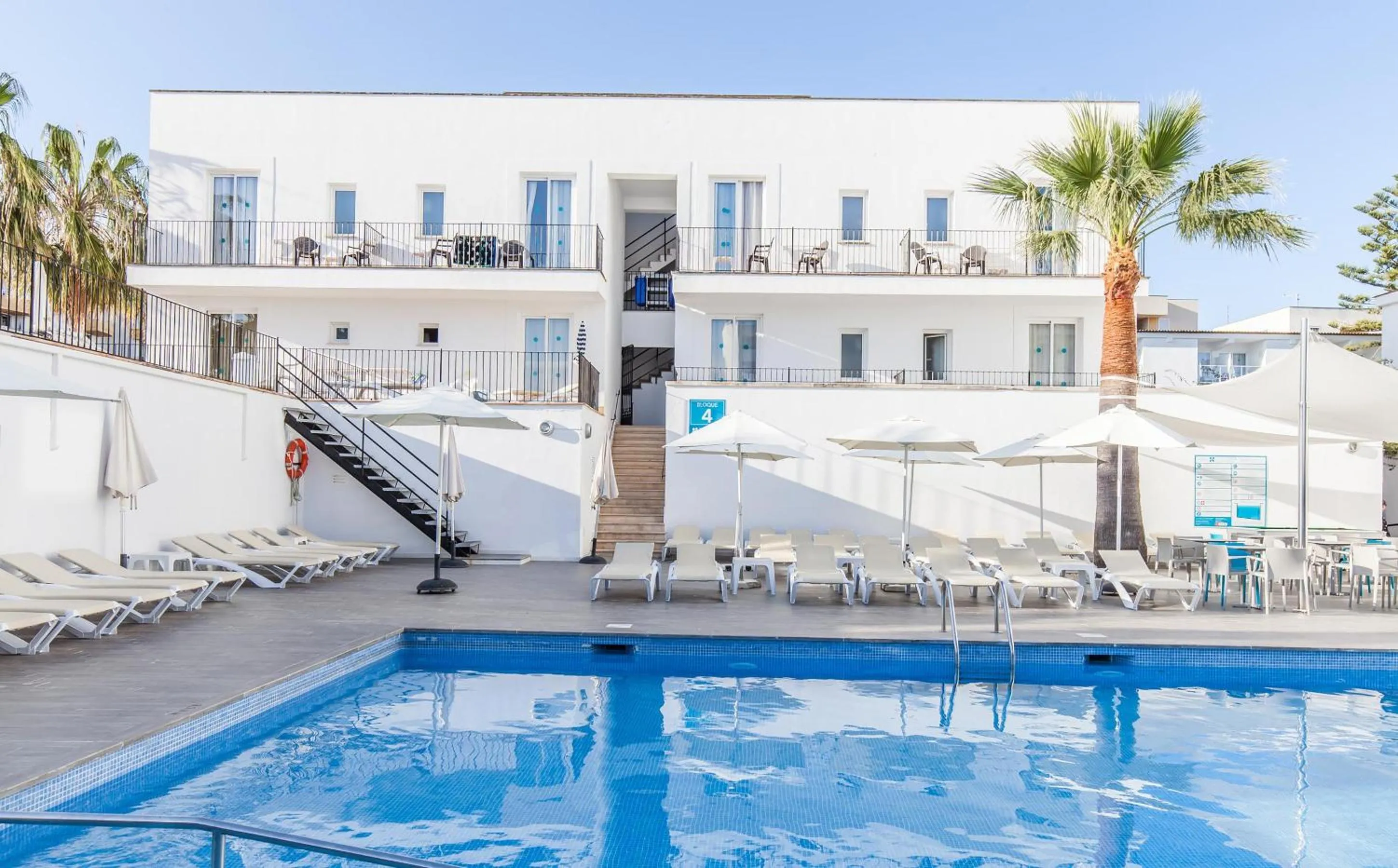 Swimming pool in BLUESEA Cala Millor