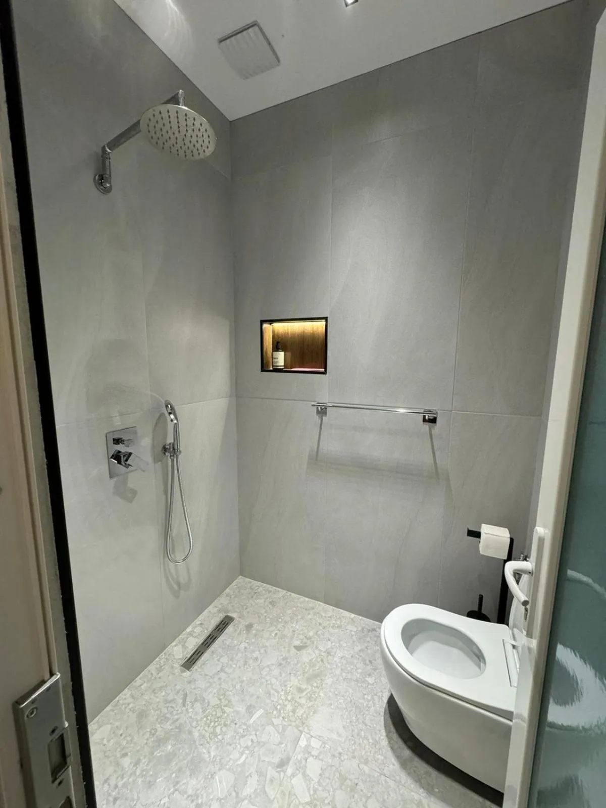 Shower in Hotel Jurgen