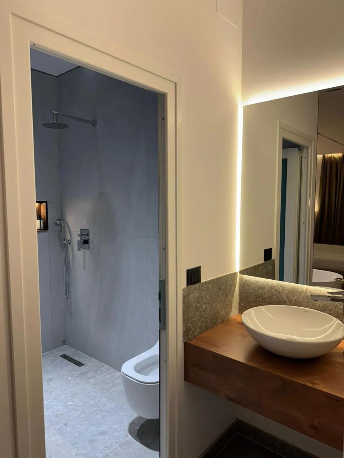 Shower in Hotel Jurgen