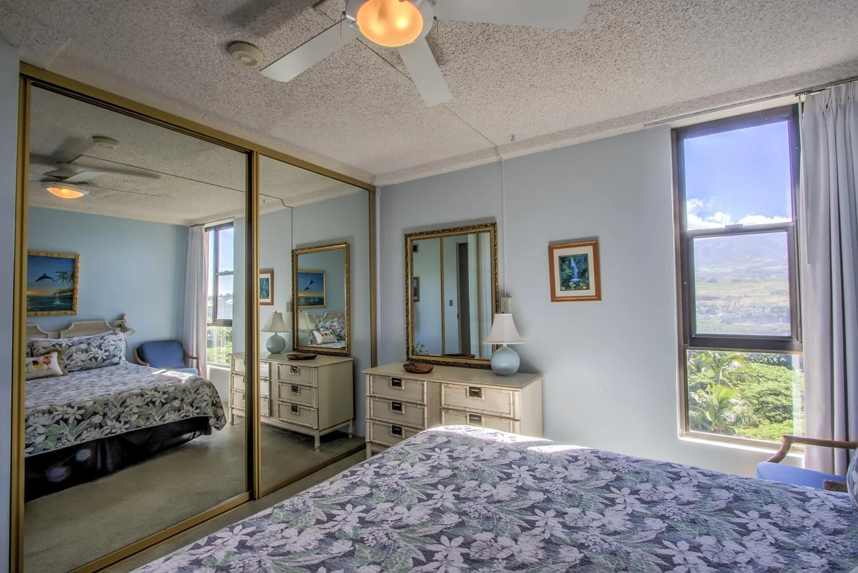 Bed in Maui Kai Condos - No Resort Fees