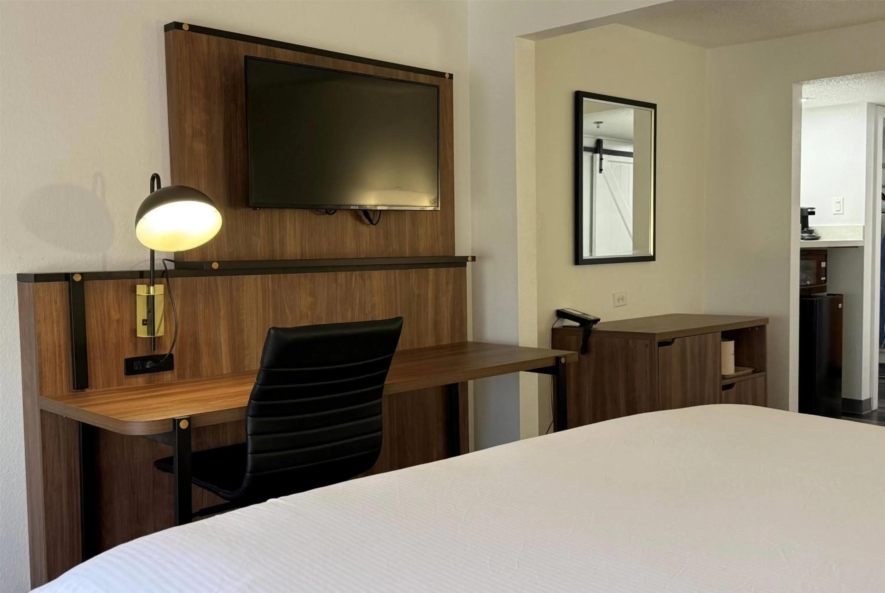 Photo of the whole room, Bed in Wingate by Wyndham Airport - Rockville Road