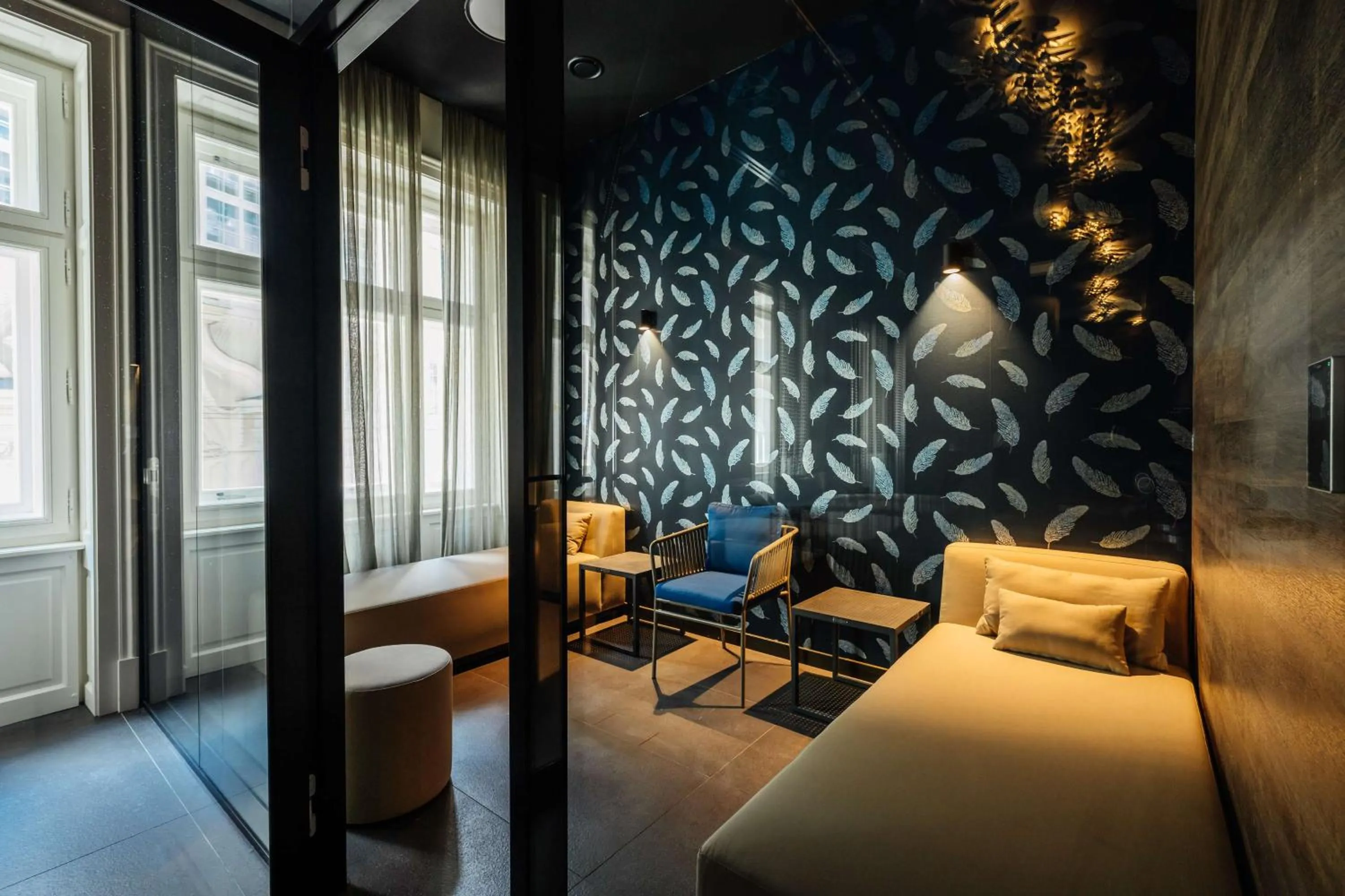 Spa and wellness centre/facilities, Bed in Radisson Blu Carlton Hotel, Bratislava