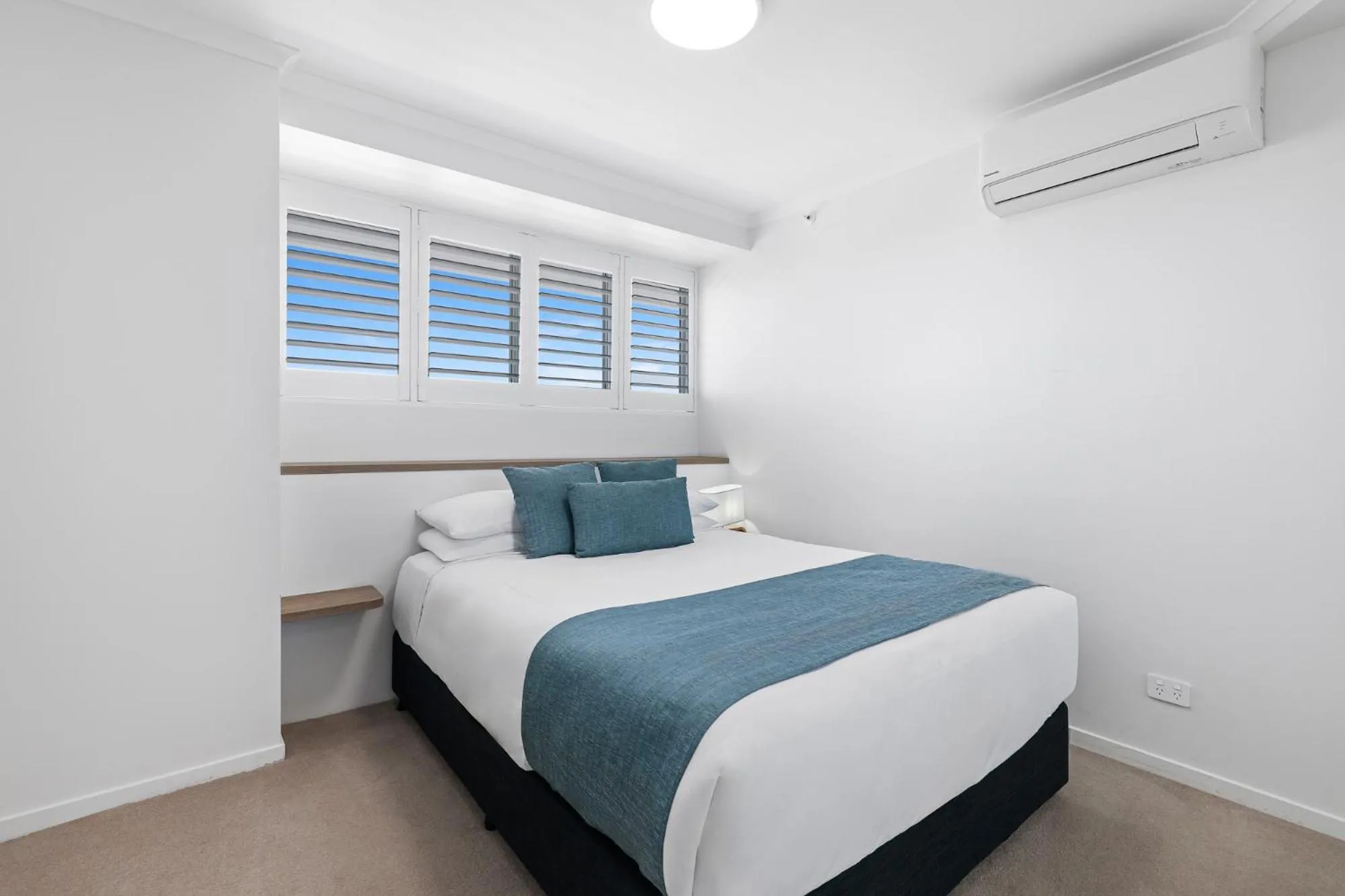 Bedroom, Bed in ULTIQA Points North