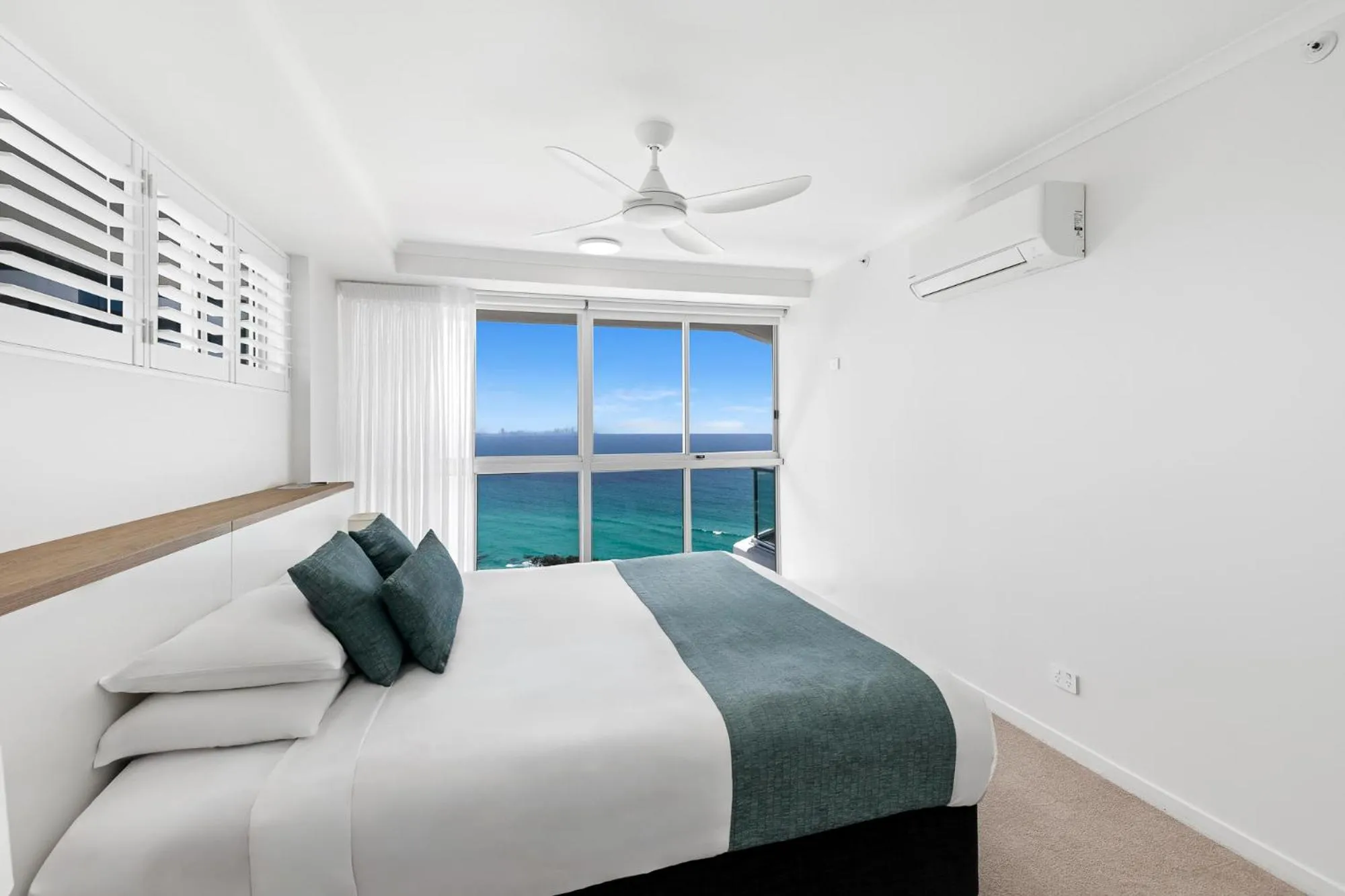 Bedroom, Bed in ULTIQA Points North