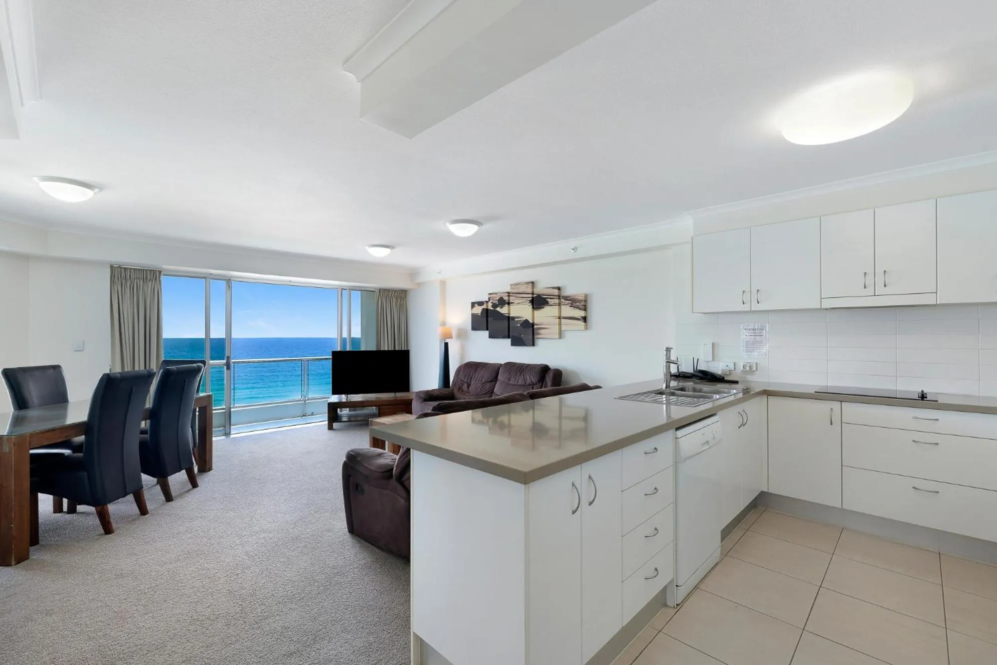 kitchen in ULTIQA Points North