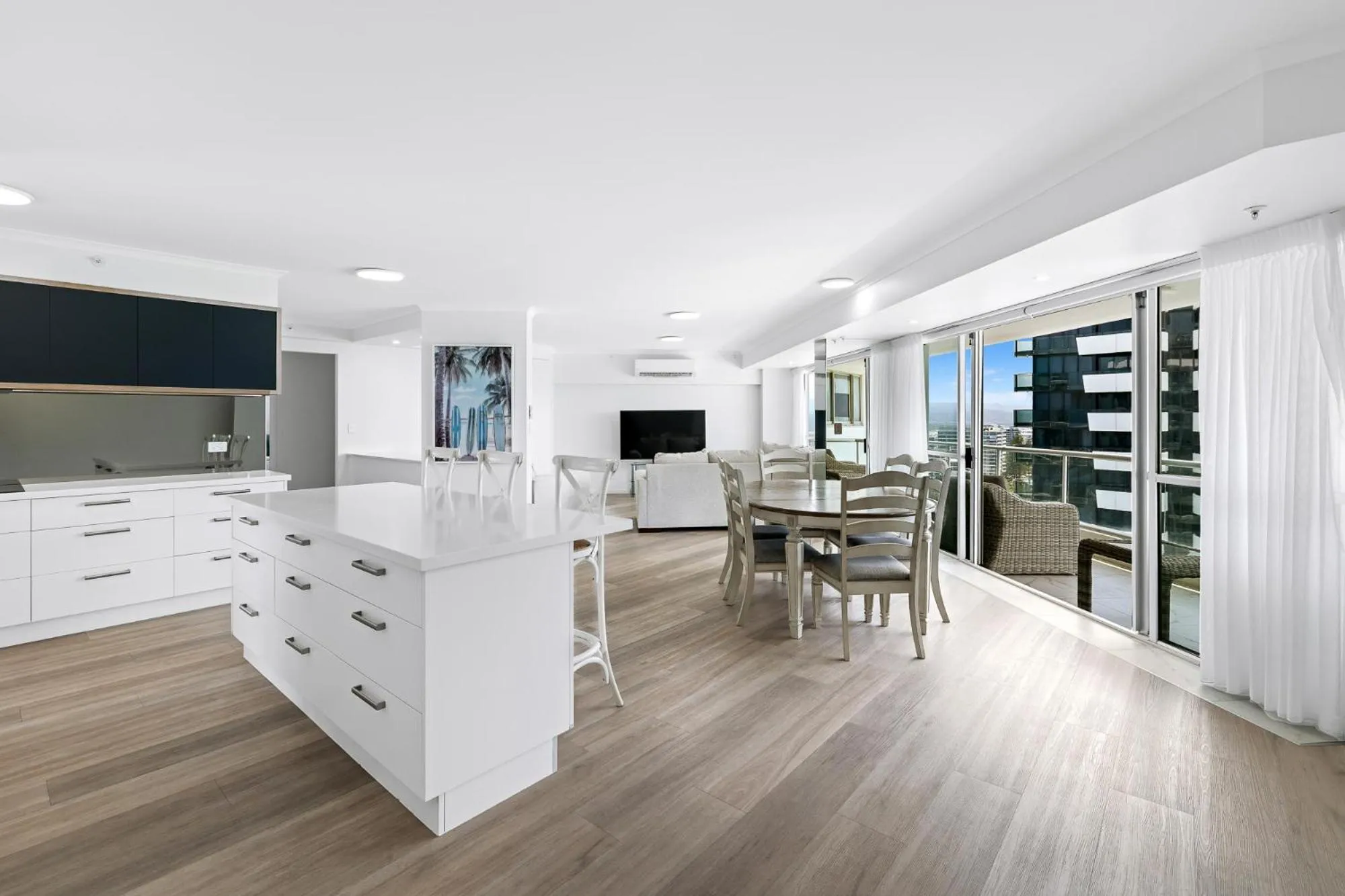 Kitchen or kitchenette in ULTIQA Points North