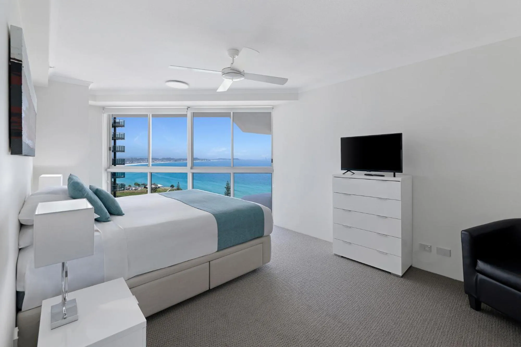 Bedroom, Bed in ULTIQA Points North