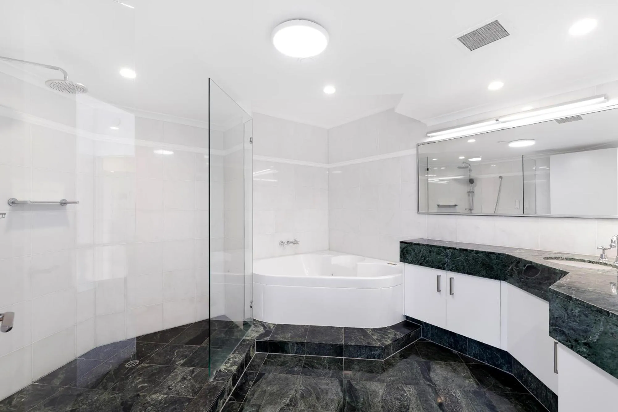 Bathroom in ULTIQA Points North