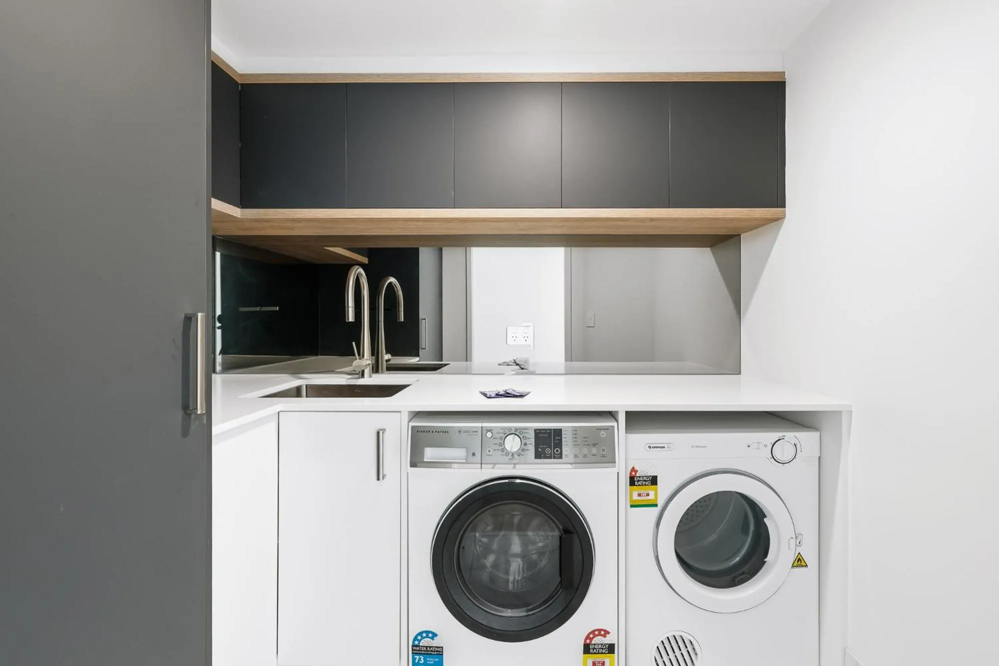 laundry in ULTIQA Points North