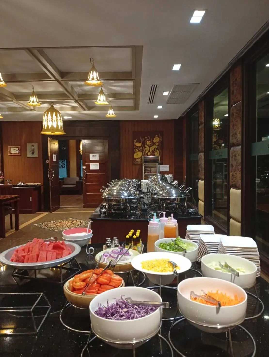 Restaurant/places to eat in Aiyaree Place Hotel SHA PLUS