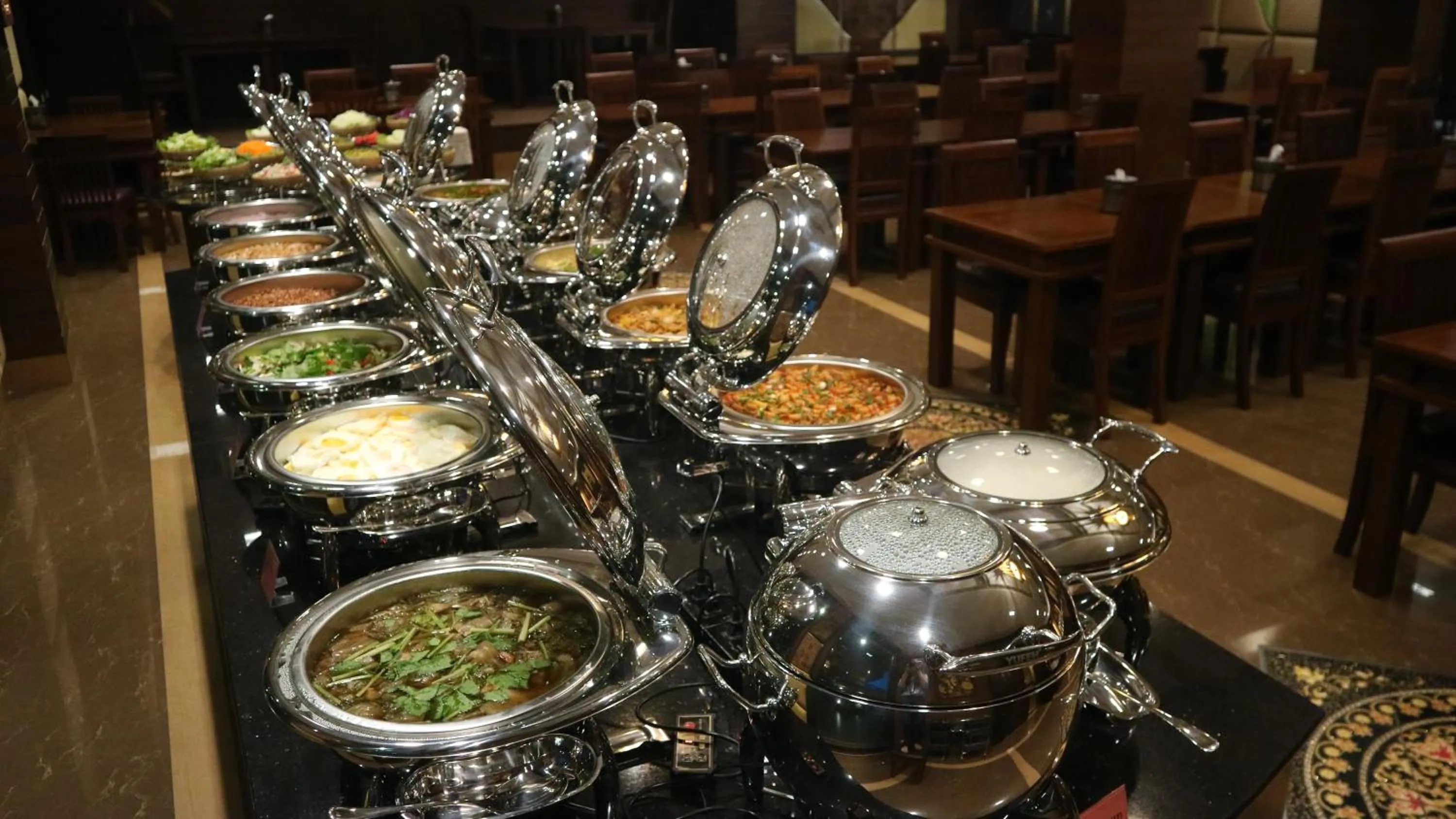 Food and drinks in Aiyaree Place Hotel SHA PLUS