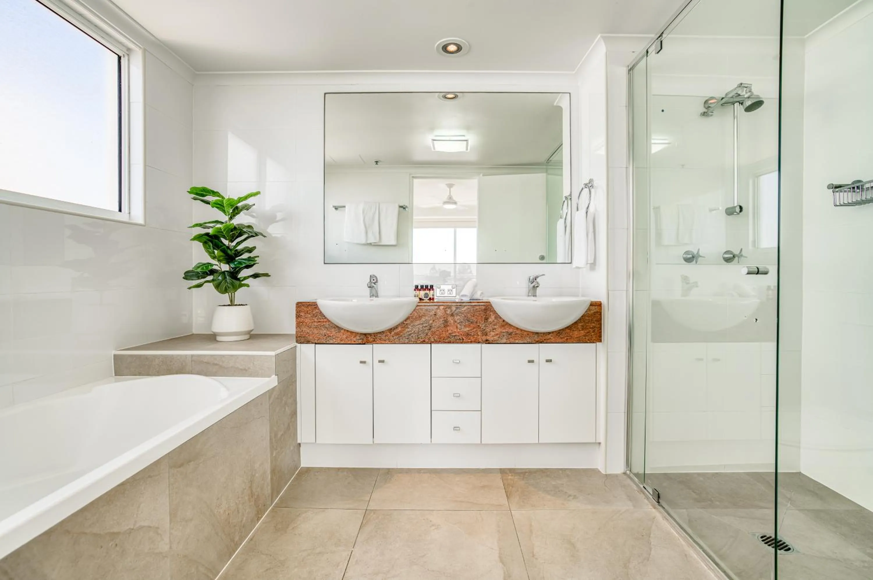 Shower in Xanadu Resort