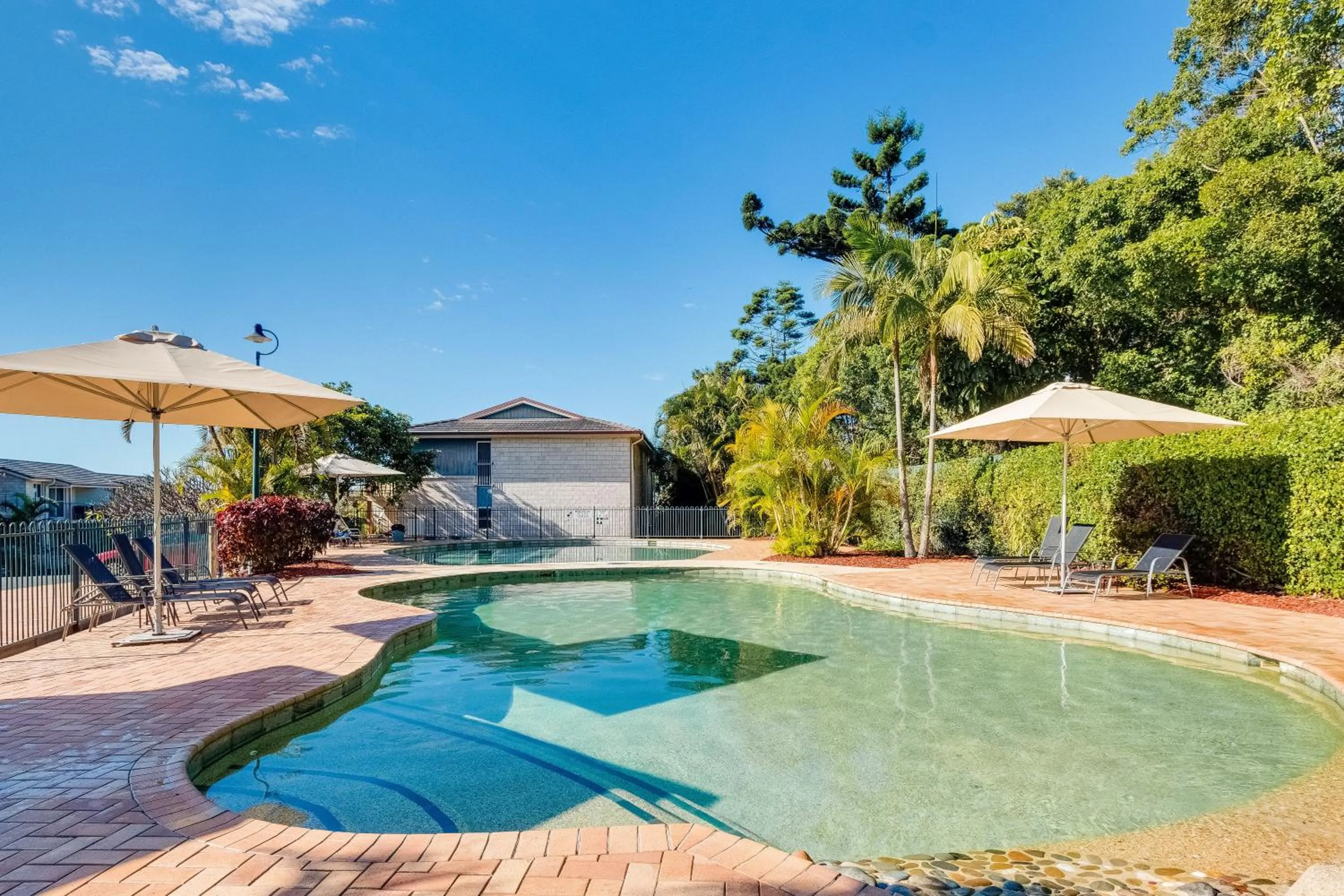 Aqualuna Beach Resort