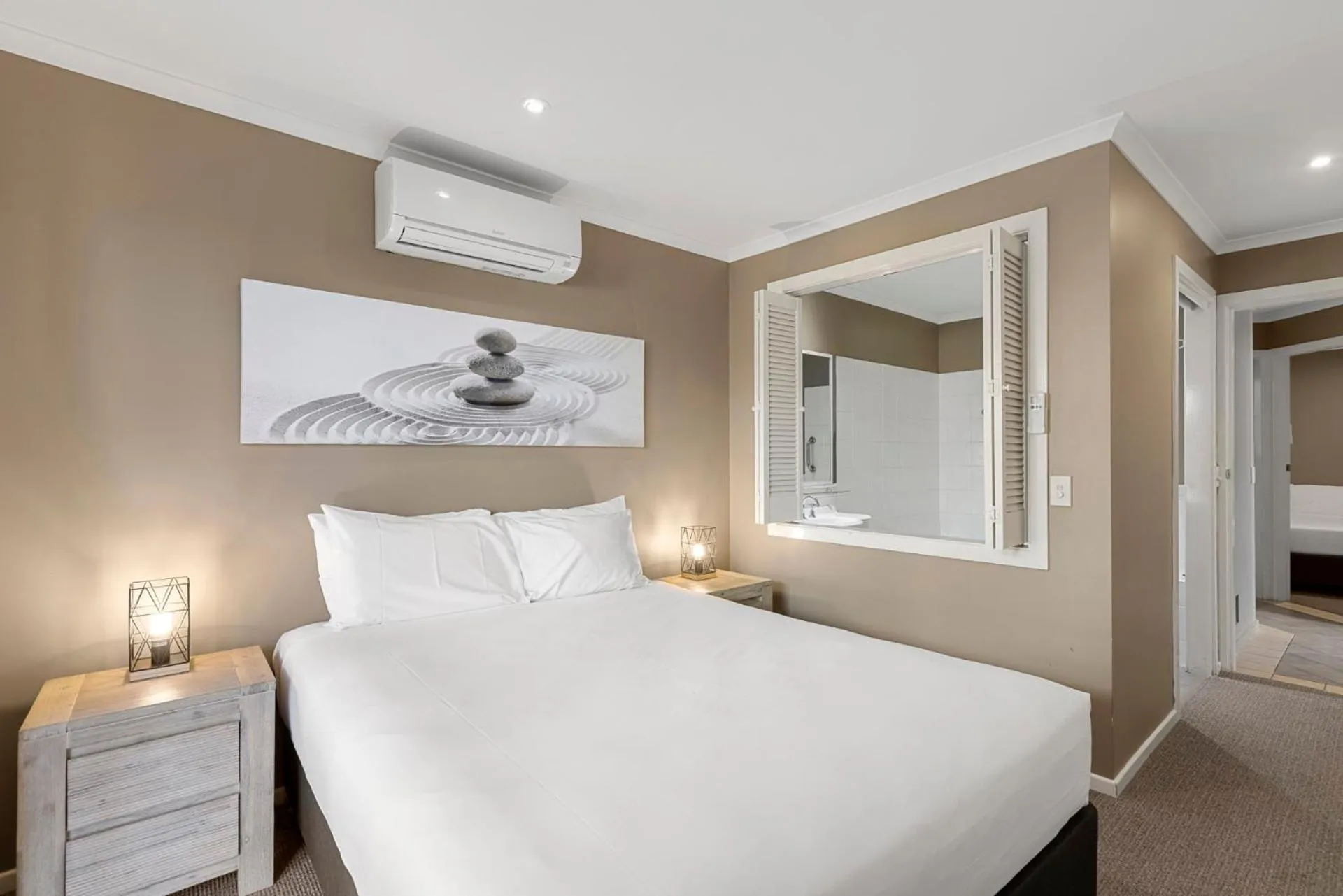 Bed in Aqualuna Beach Resort