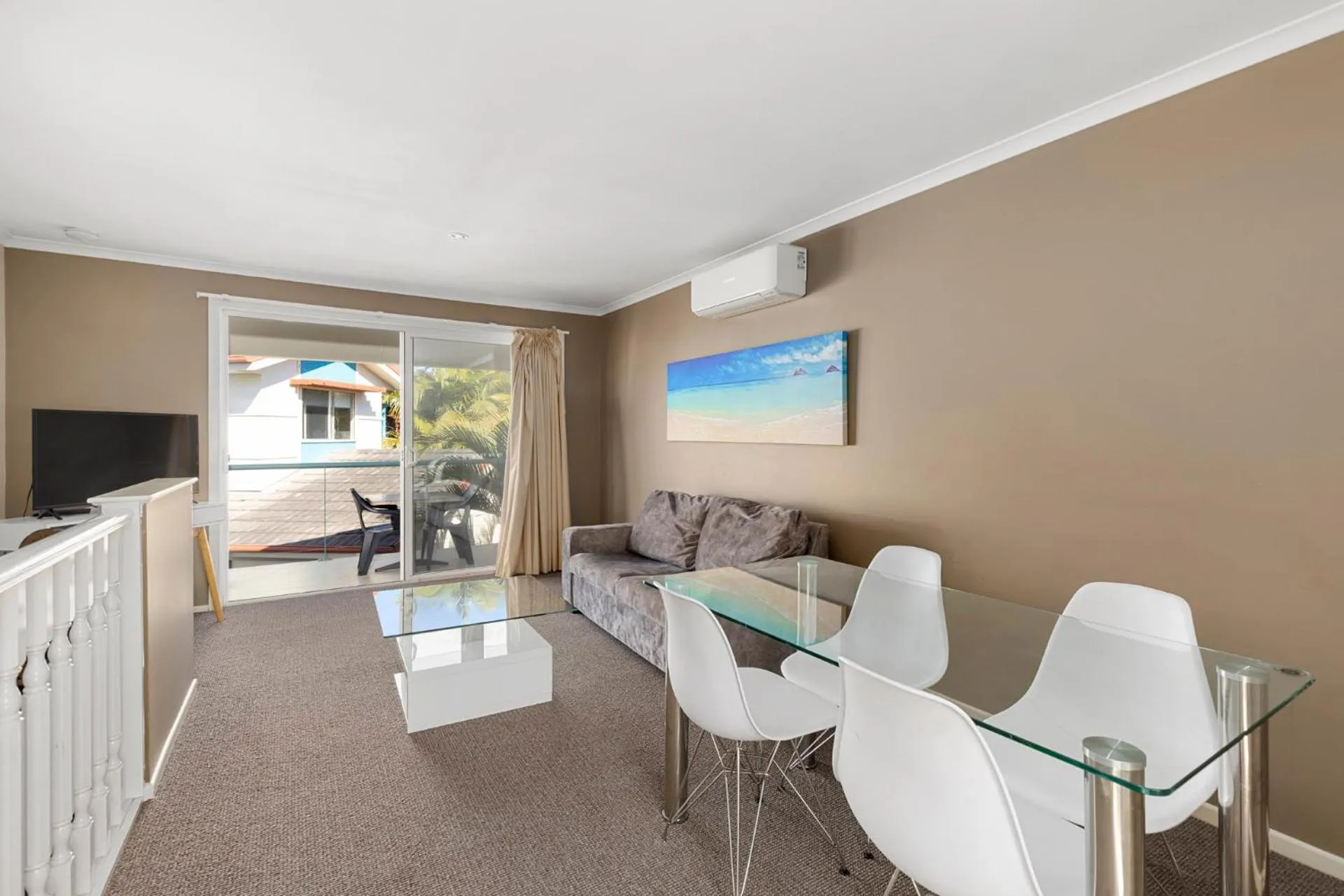 Aqualuna Beach Resort