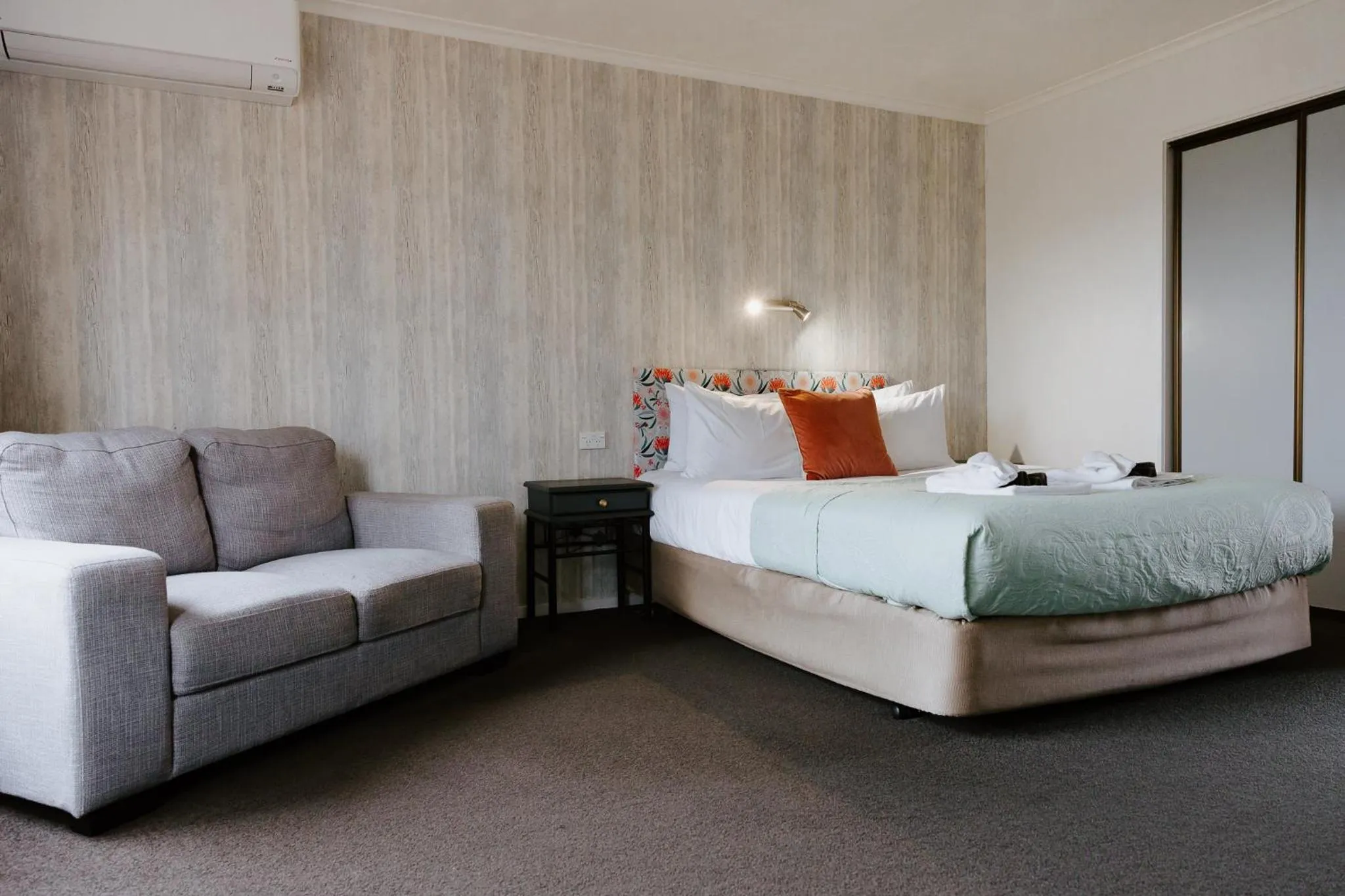 Deluxe Kitchen Studio  in Amber Court Motel Nelson