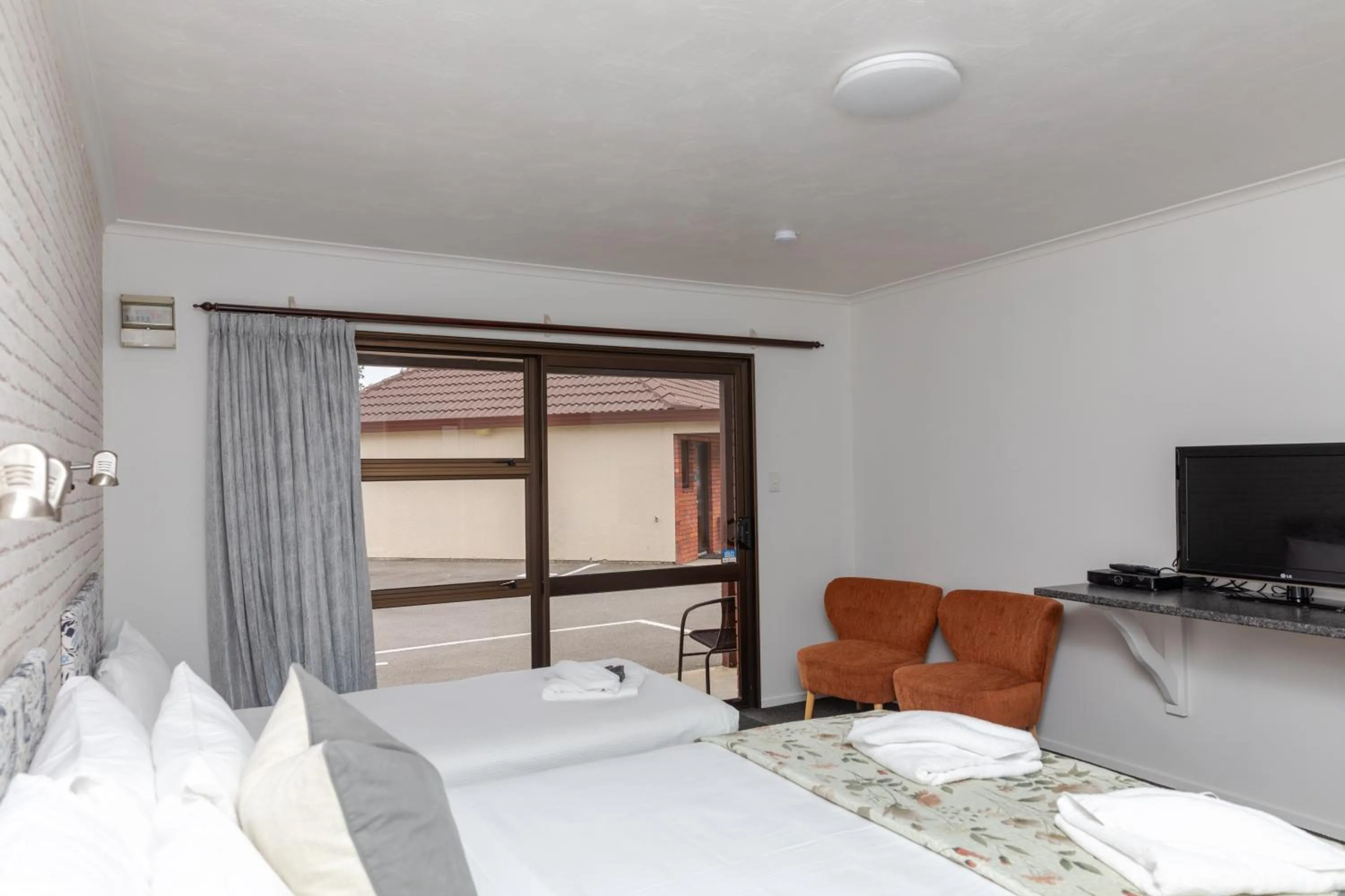 Bed in Amber Court Motel Nelson