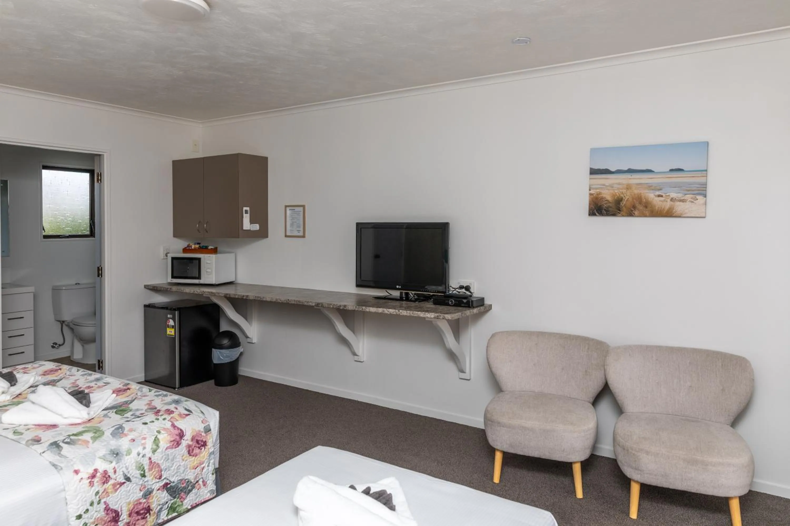 Bed in Amber Court Motel Nelson