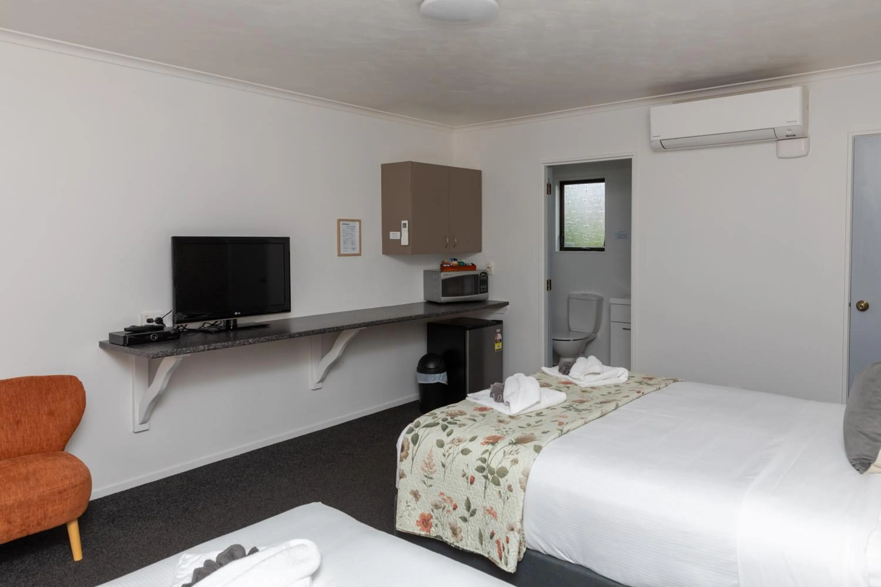 Bed in Amber Court Motel Nelson