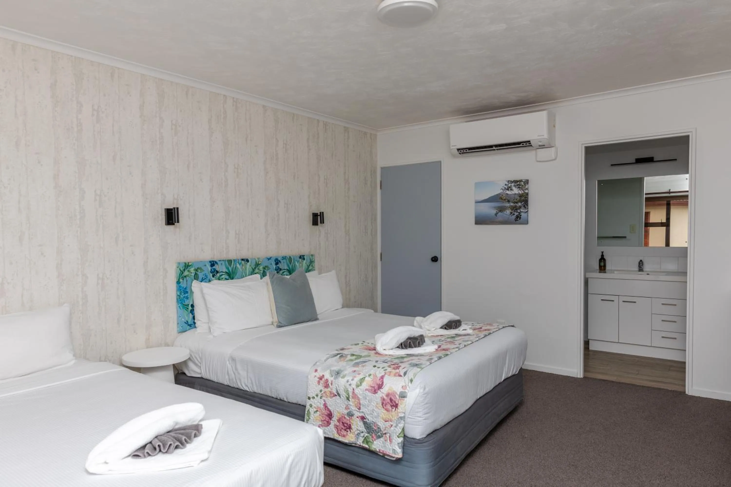 Bed in Amber Court Motel Nelson