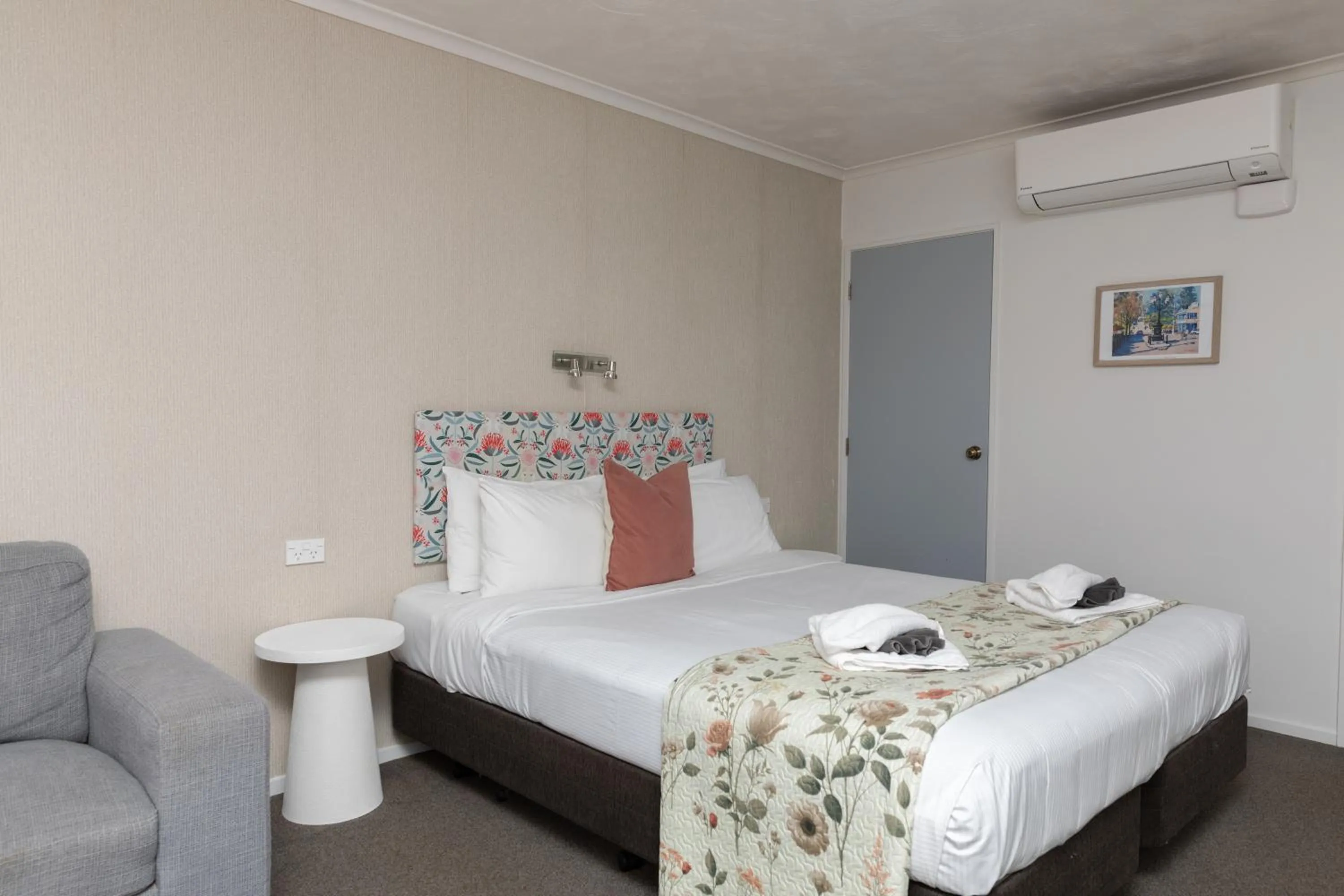 Bed in Amber Court Motel Nelson