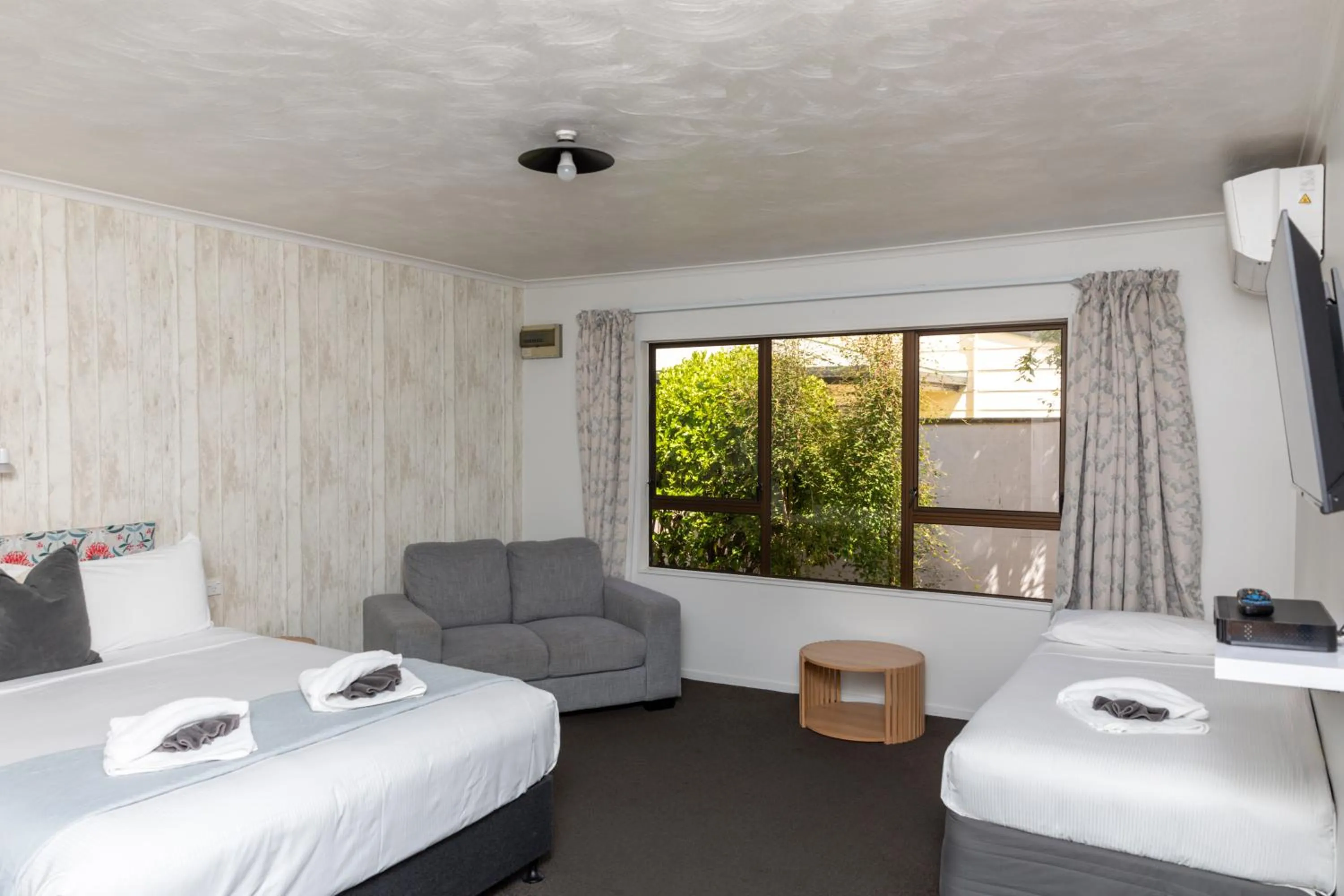 Bed in Amber Court Motel Nelson