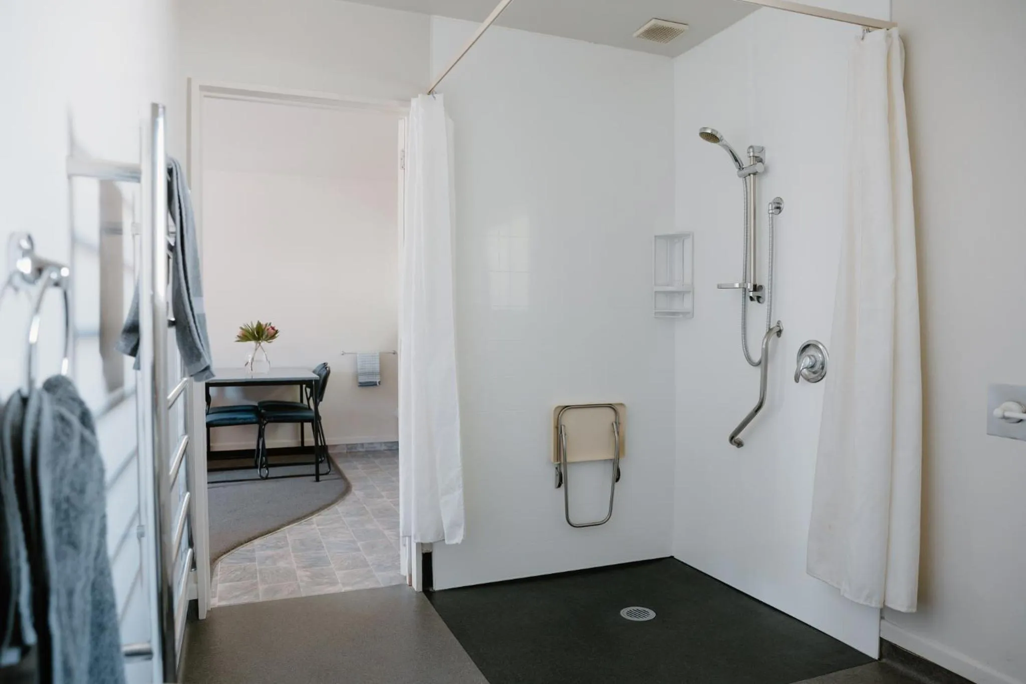 Shower in Amber Court Motel Nelson