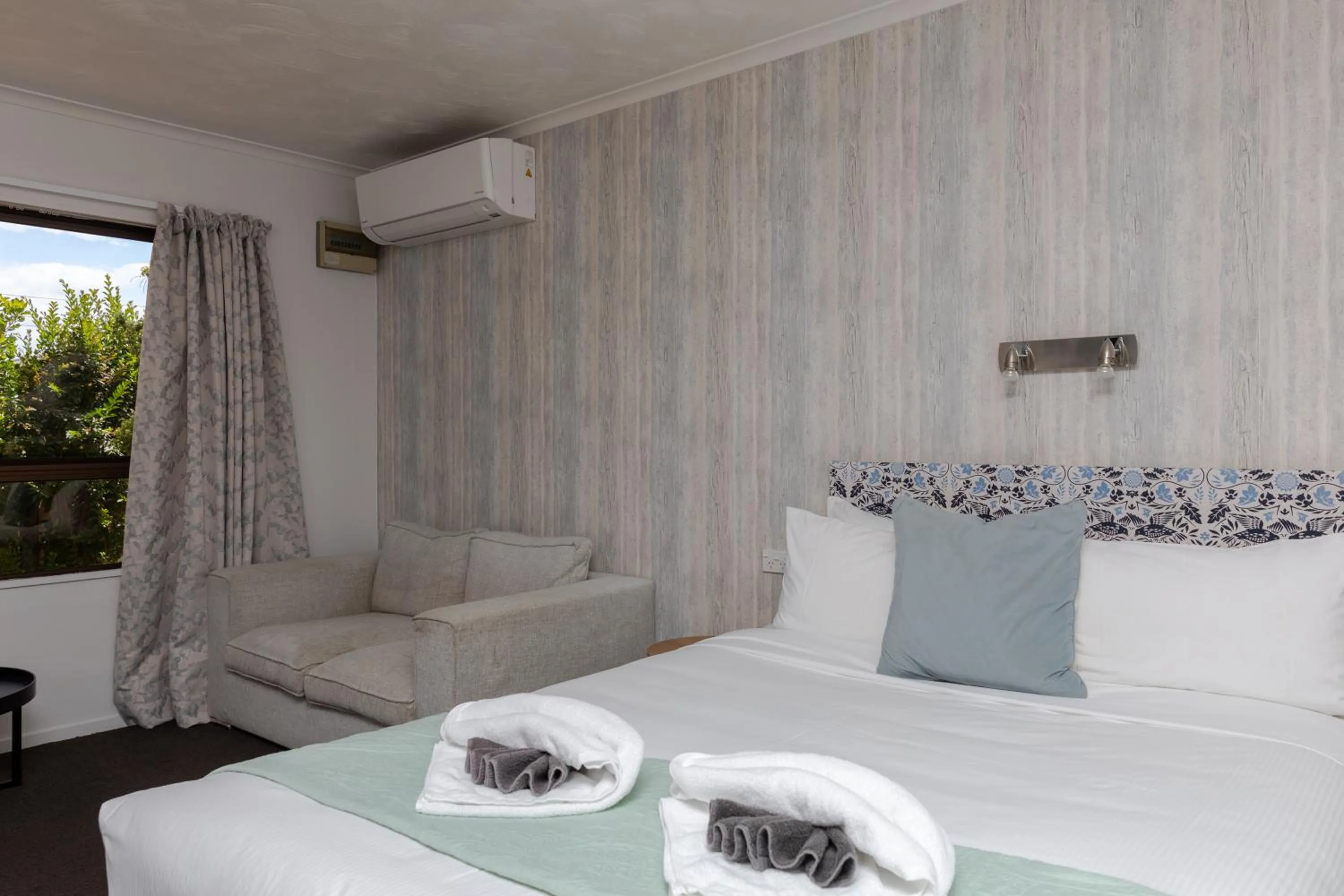 Bed in Amber Court Motel Nelson