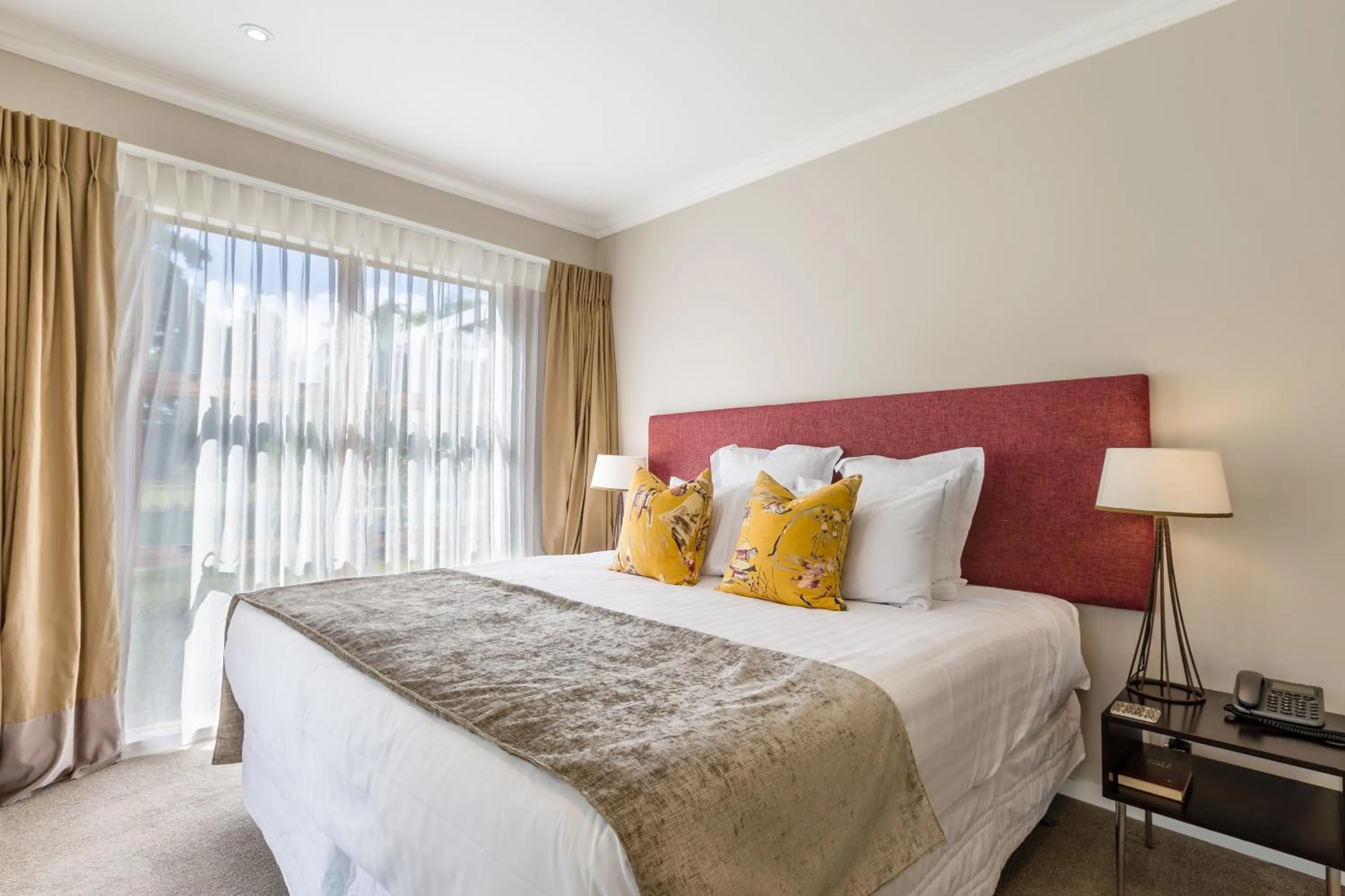 Bed in Mangapapa Hotel