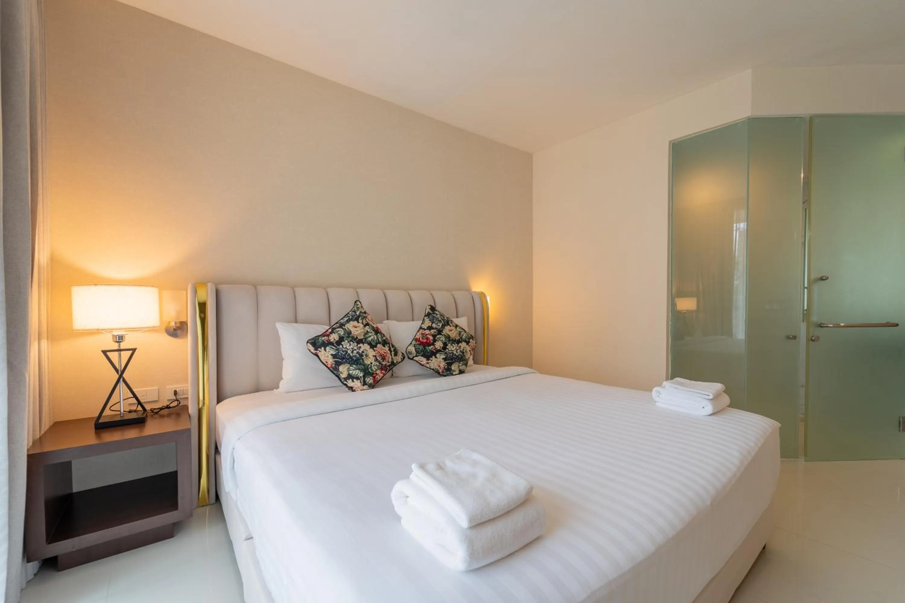 towels, Bed in Rodina Beach Hotel