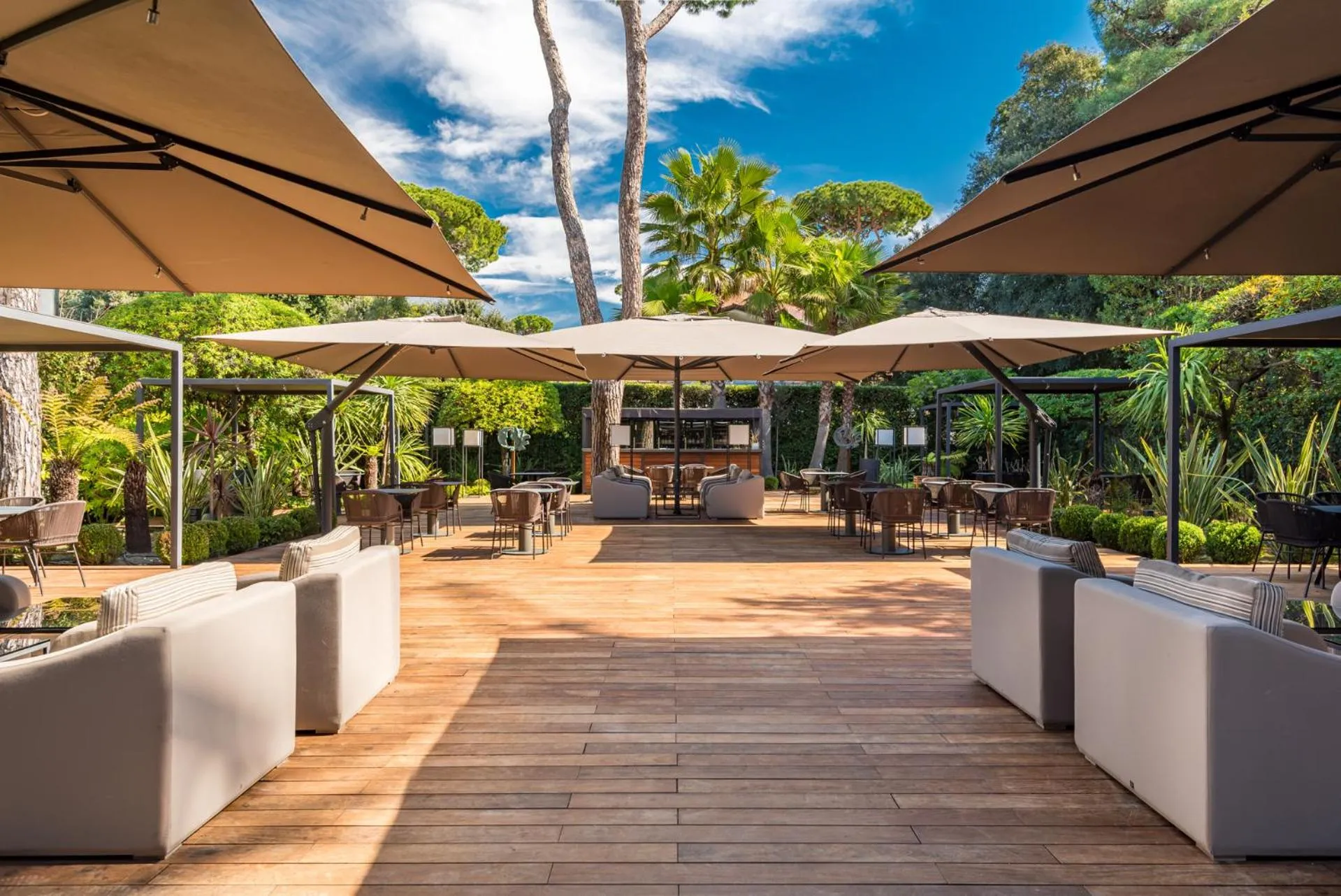 Restaurant/places to eat in Villa Grey