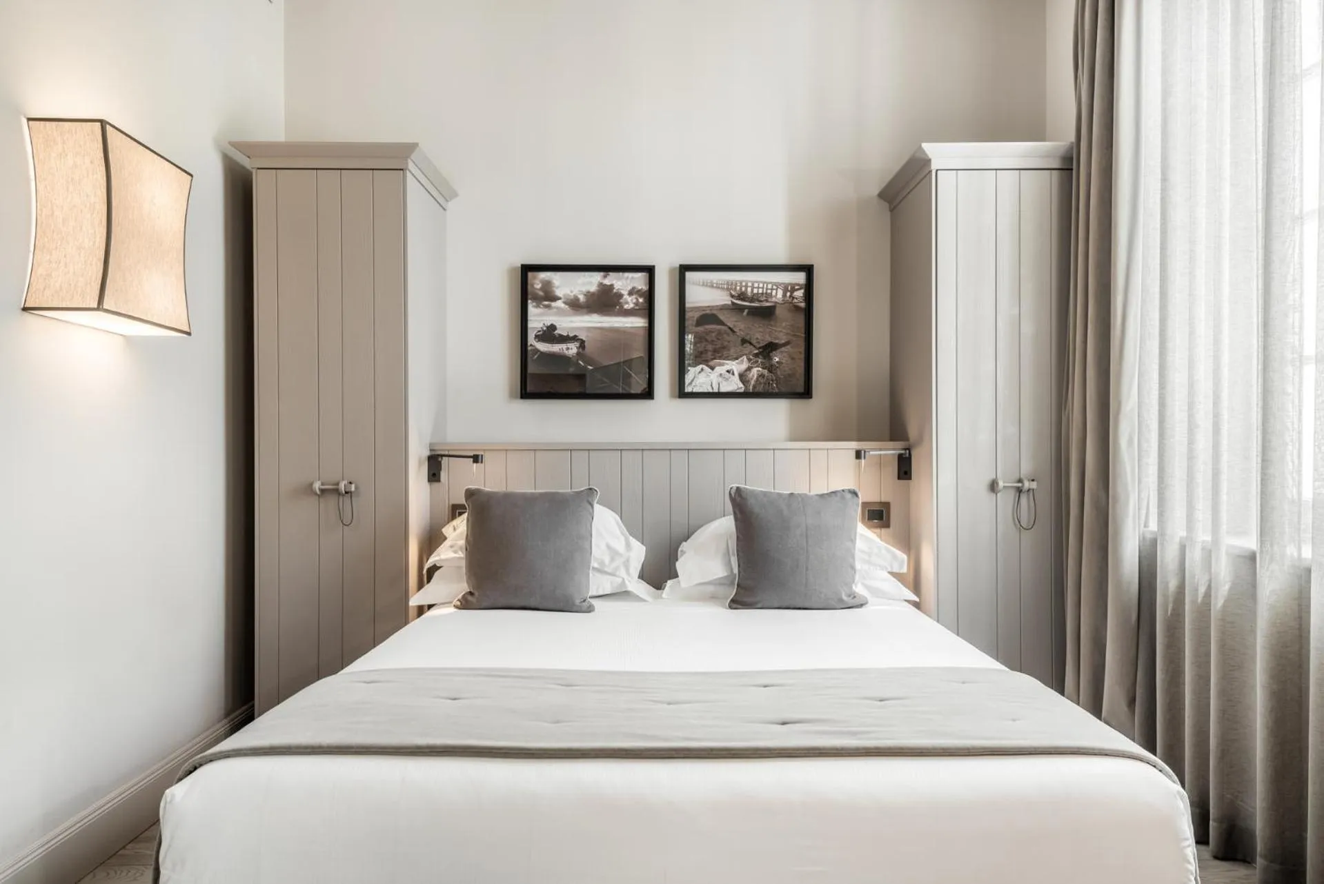 Bedroom, Bed in Villa Grey