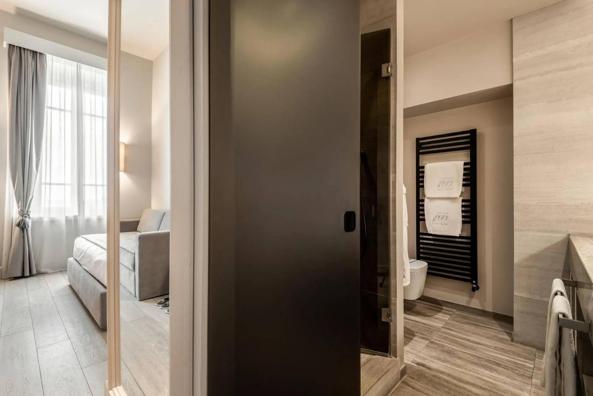 Photo of the whole room, Bed in Villa Grey