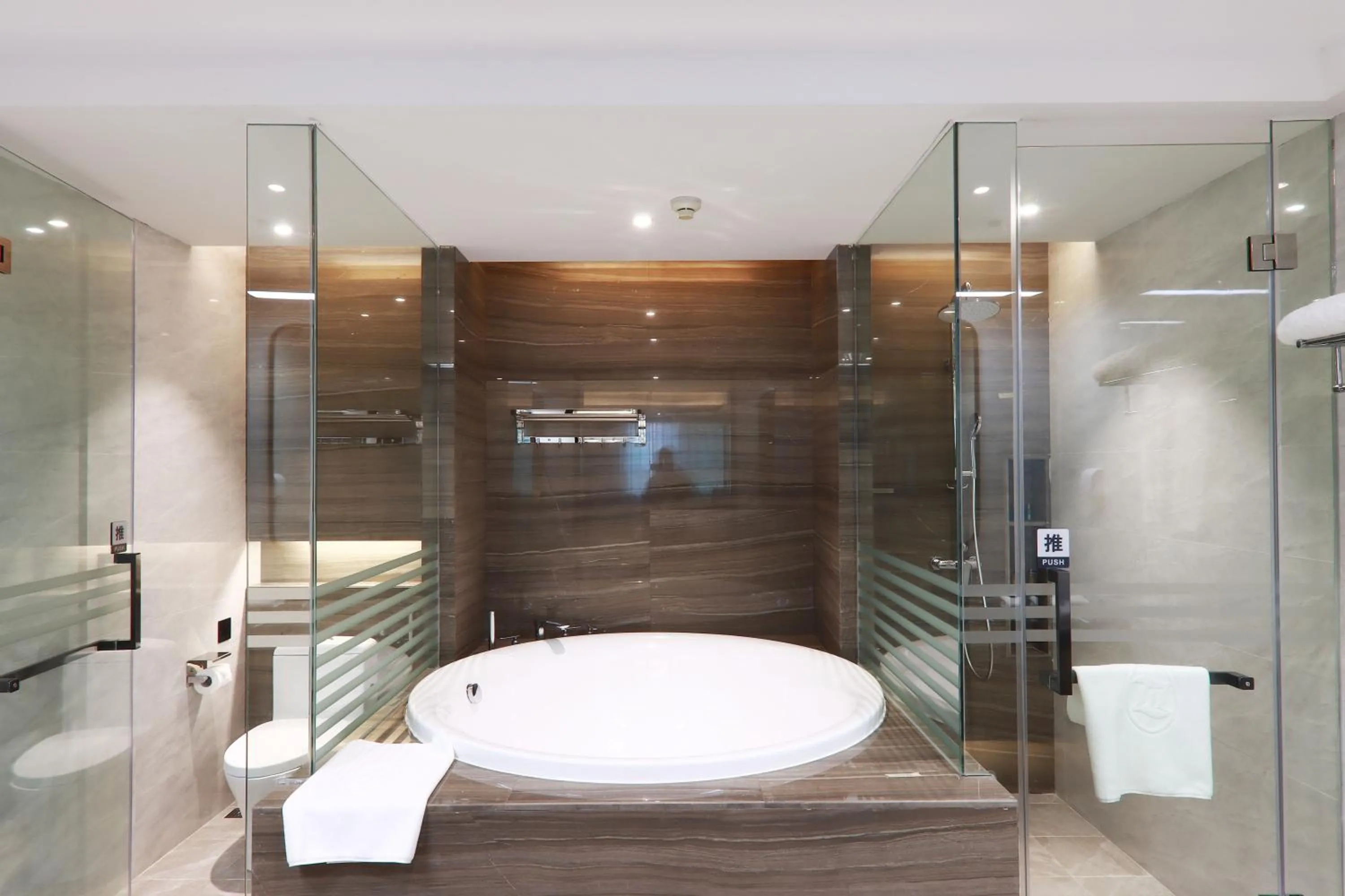 Shower in Zhong Tai Lai Hotel Shenzhen