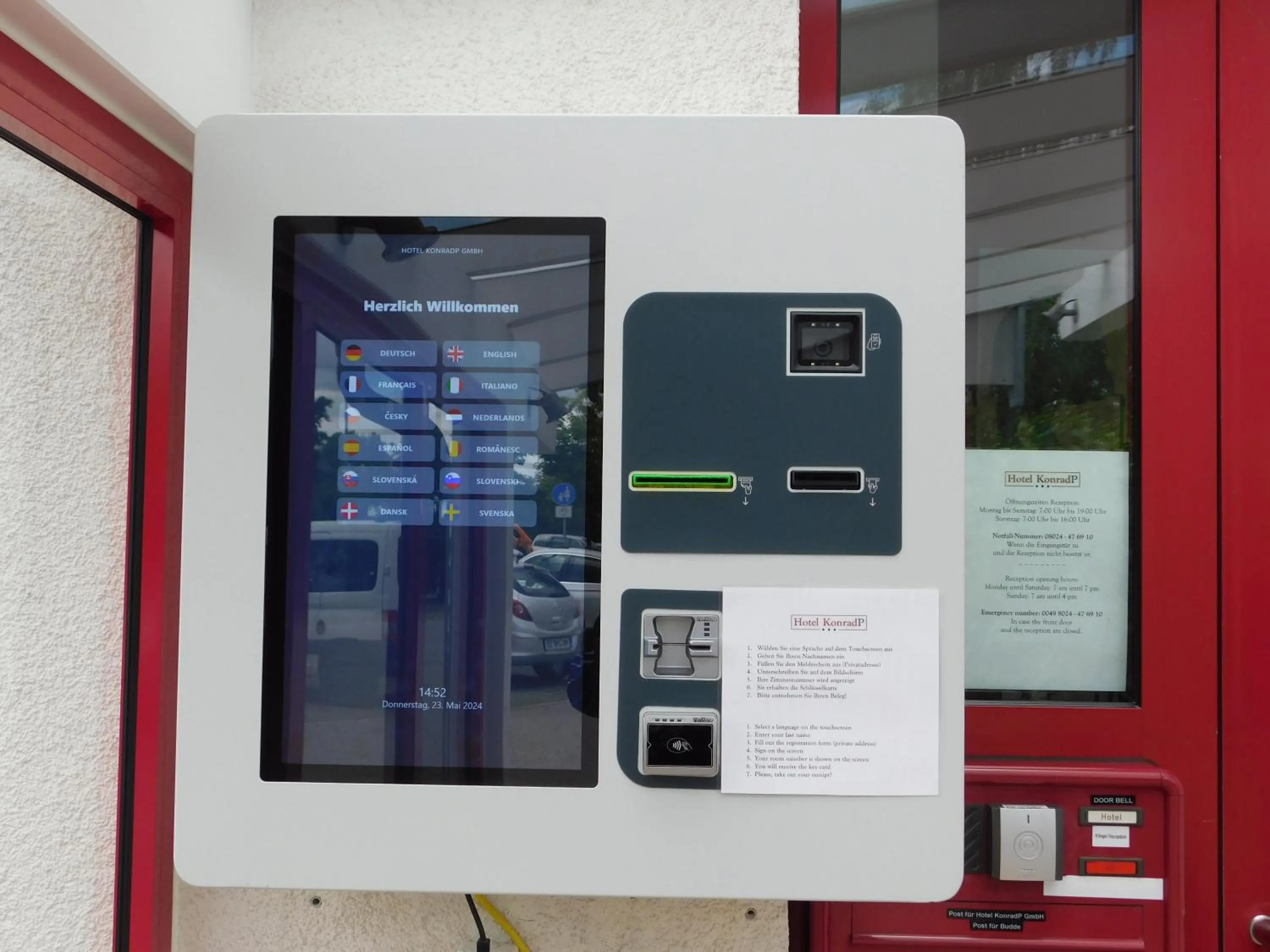 Facade/entrance in Hotel KonradP Holzkirchen
