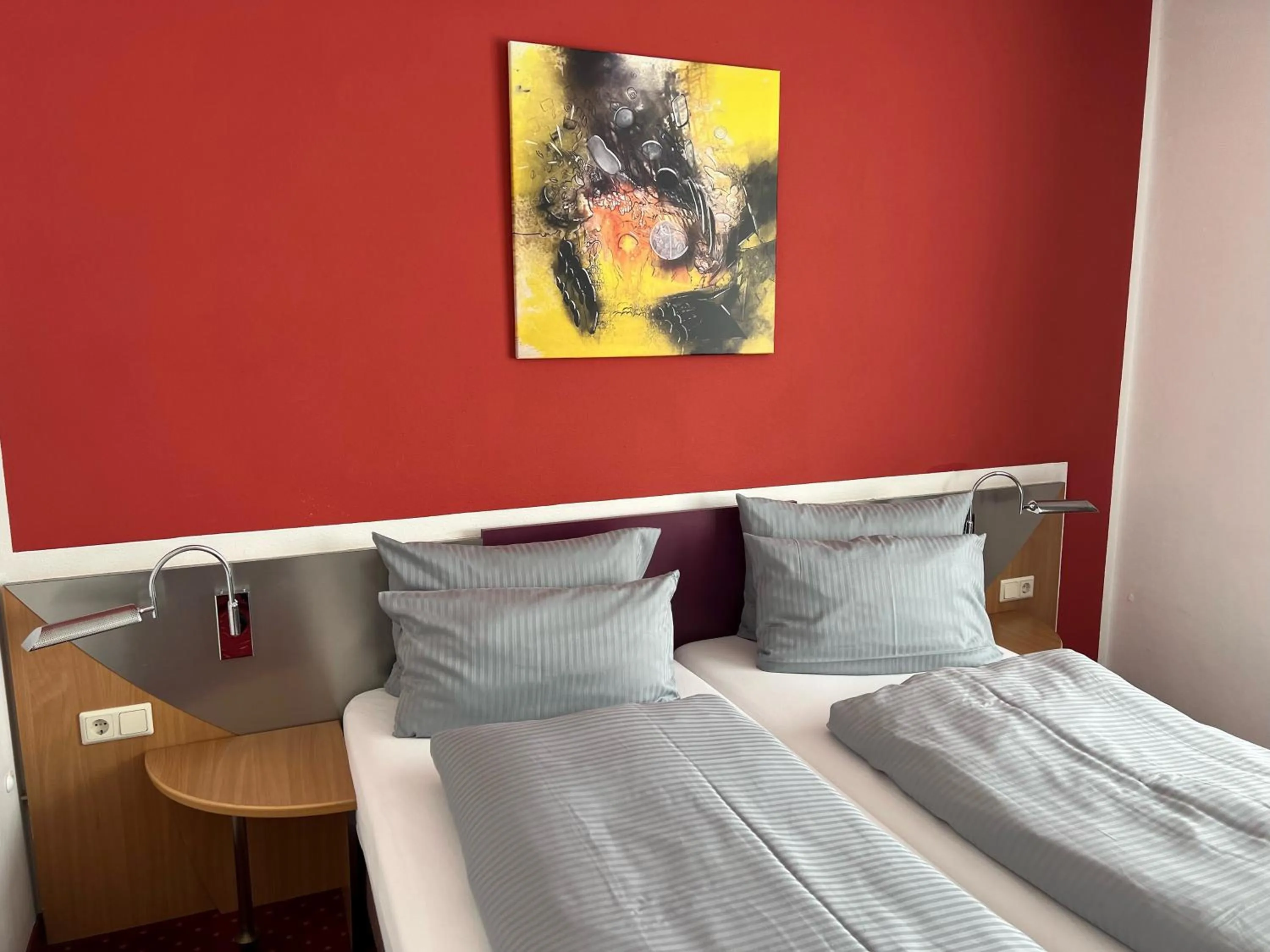 Bed in Hotel KonradP Holzkirchen