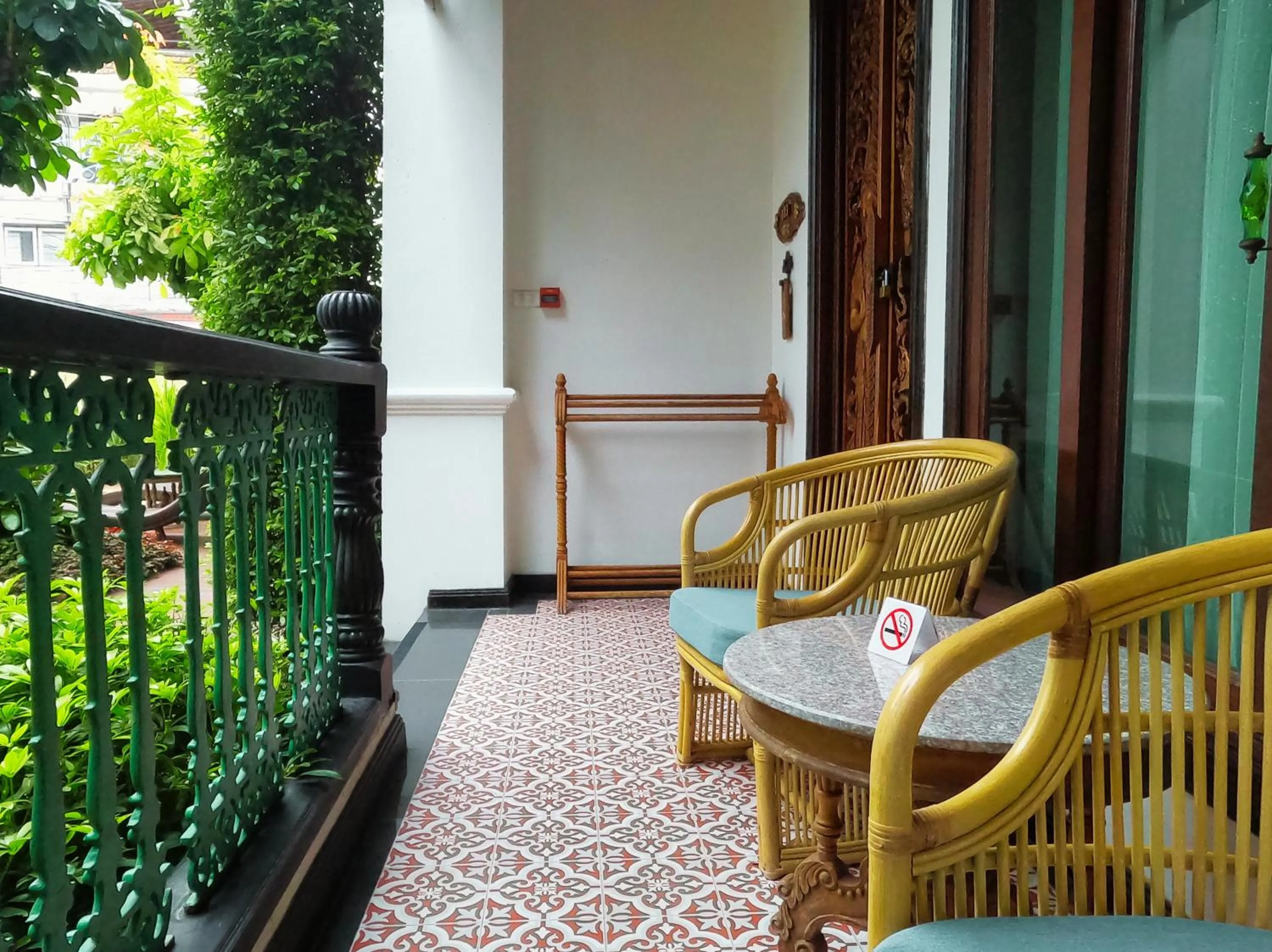 Seating area in Sunday Villa Sirilanna Hotel