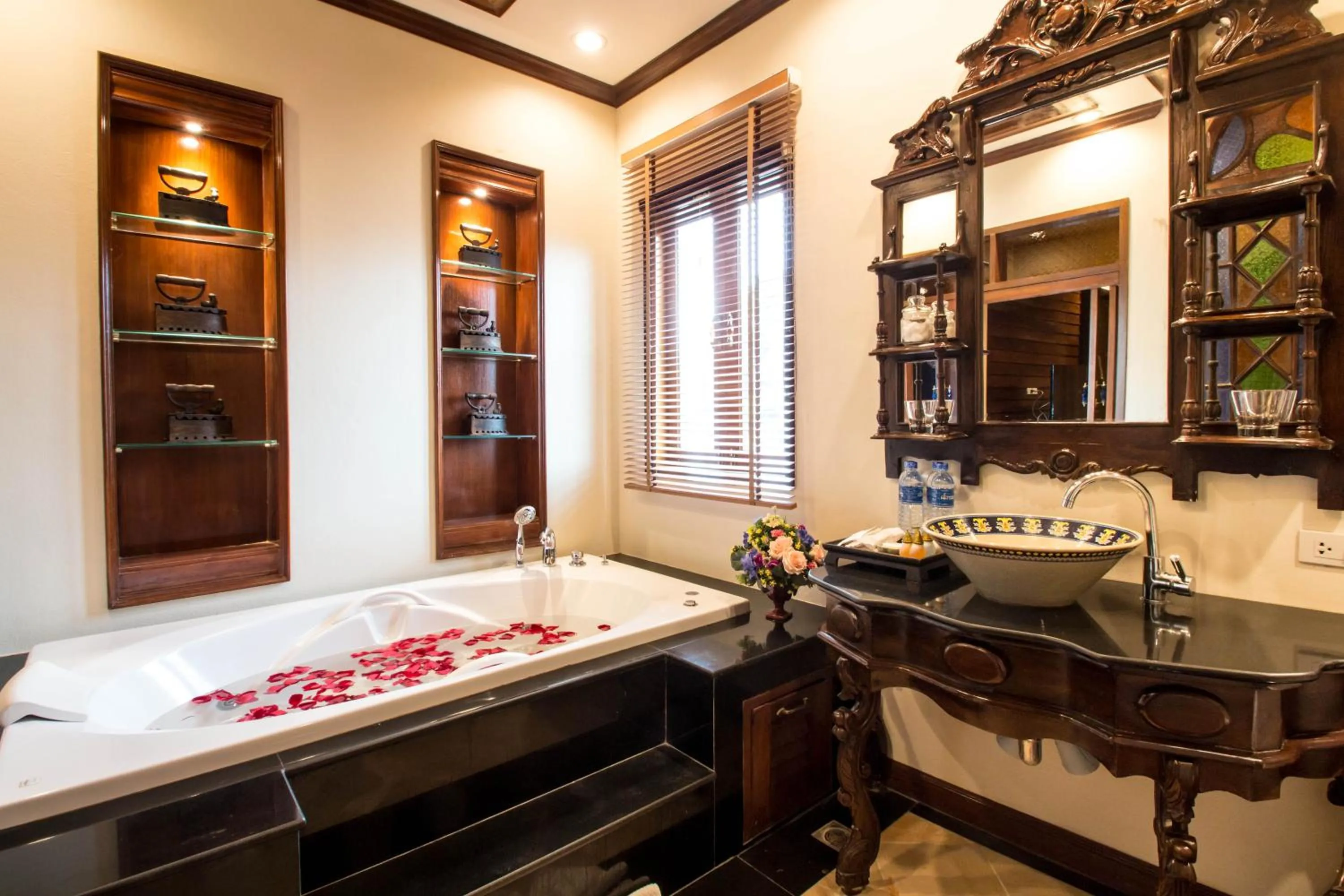 Bathroom, Bed in Sunday Villa Sirilanna Hotel