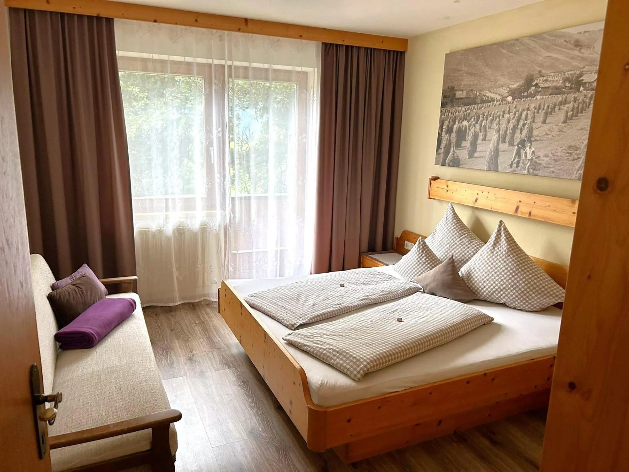 Photo of the whole room, Bed in Stangleggerhof