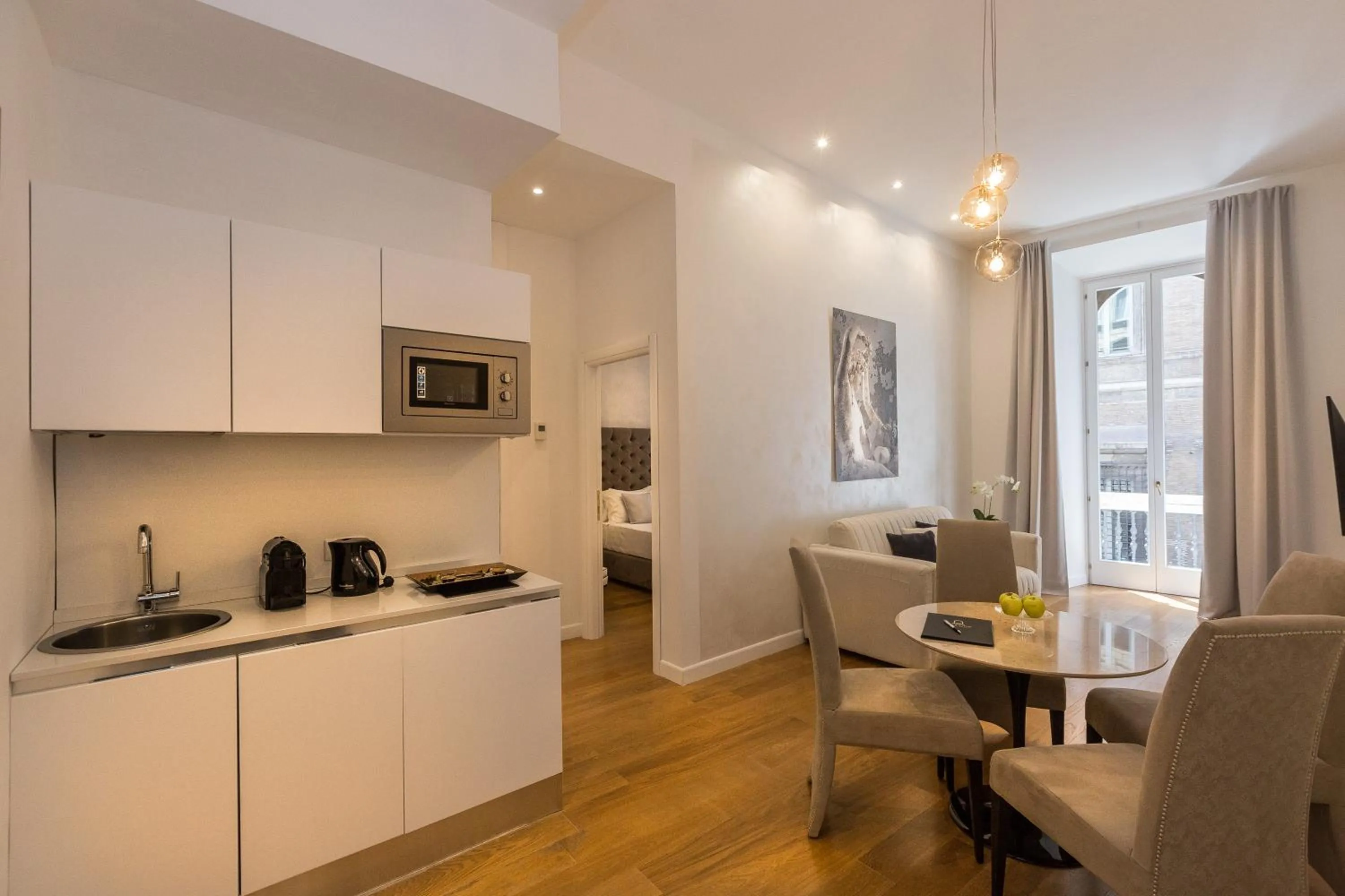 TV and multimedia in Amazing Piazza Venezia Suites