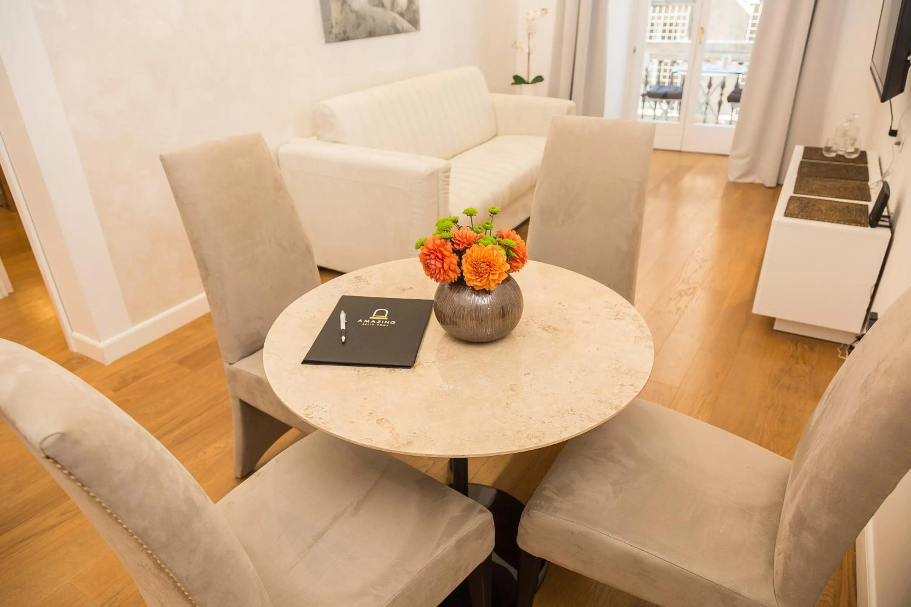 Living room in Amazing Piazza Venezia Suites