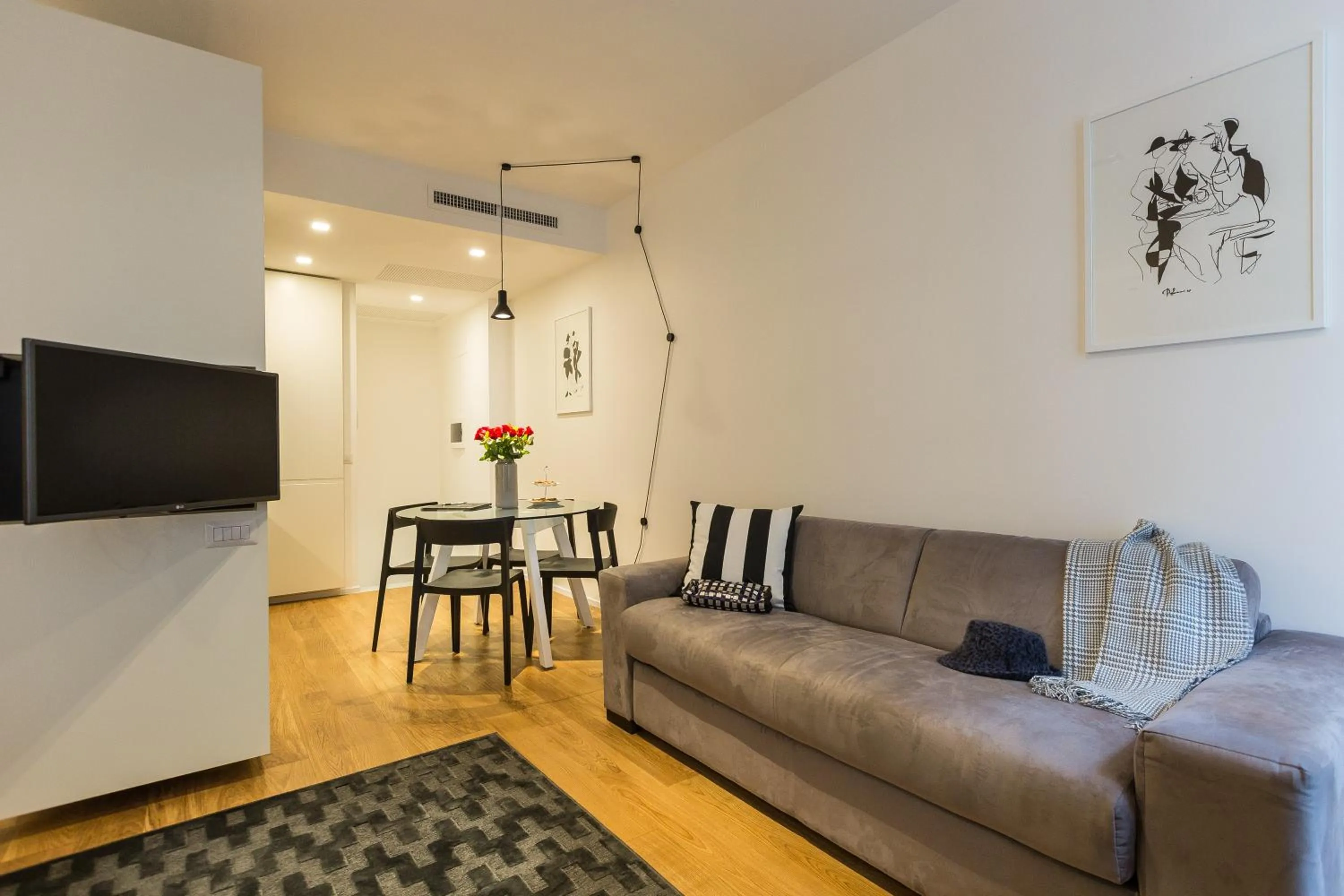 TV and multimedia in Amazing Piazza Venezia Suites