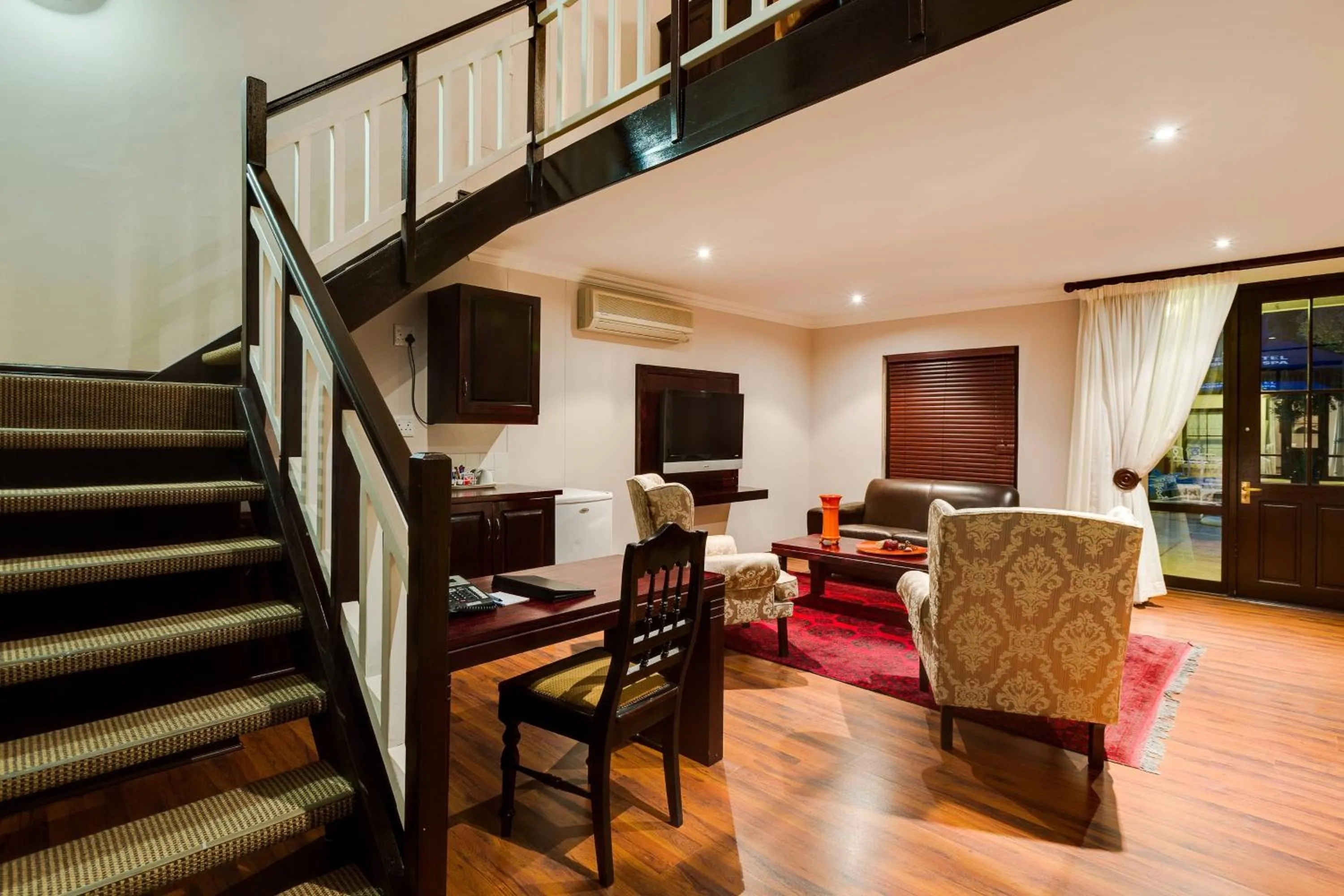 Photo of the whole room in Protea Hotel by Marriott Dorpshuis & Spa Stellenbosch